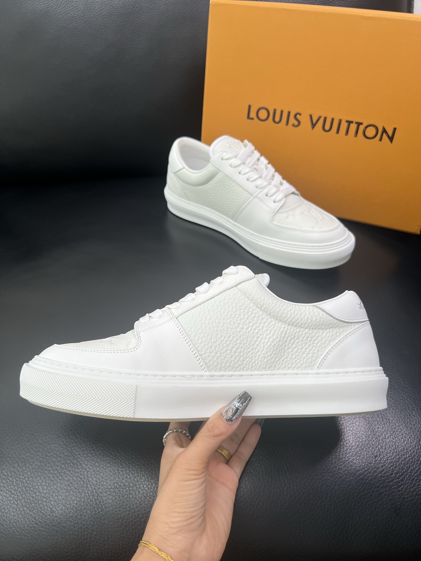 LV 高仿純白休閒鞋 男士低筒板鞋 百搭潮流款｜歐美奢侈品精品推薦