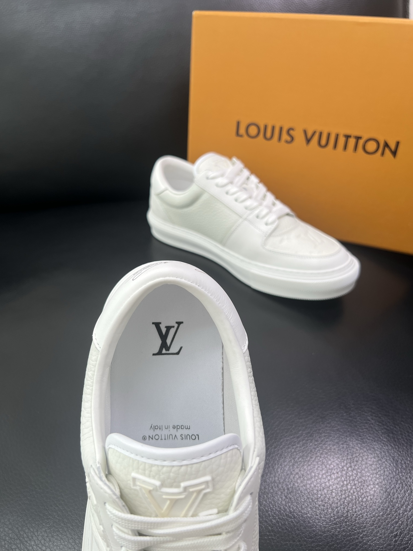 LV 高仿純白休閒鞋 男士低筒板鞋 百搭潮流款｜歐美奢侈品精品推薦