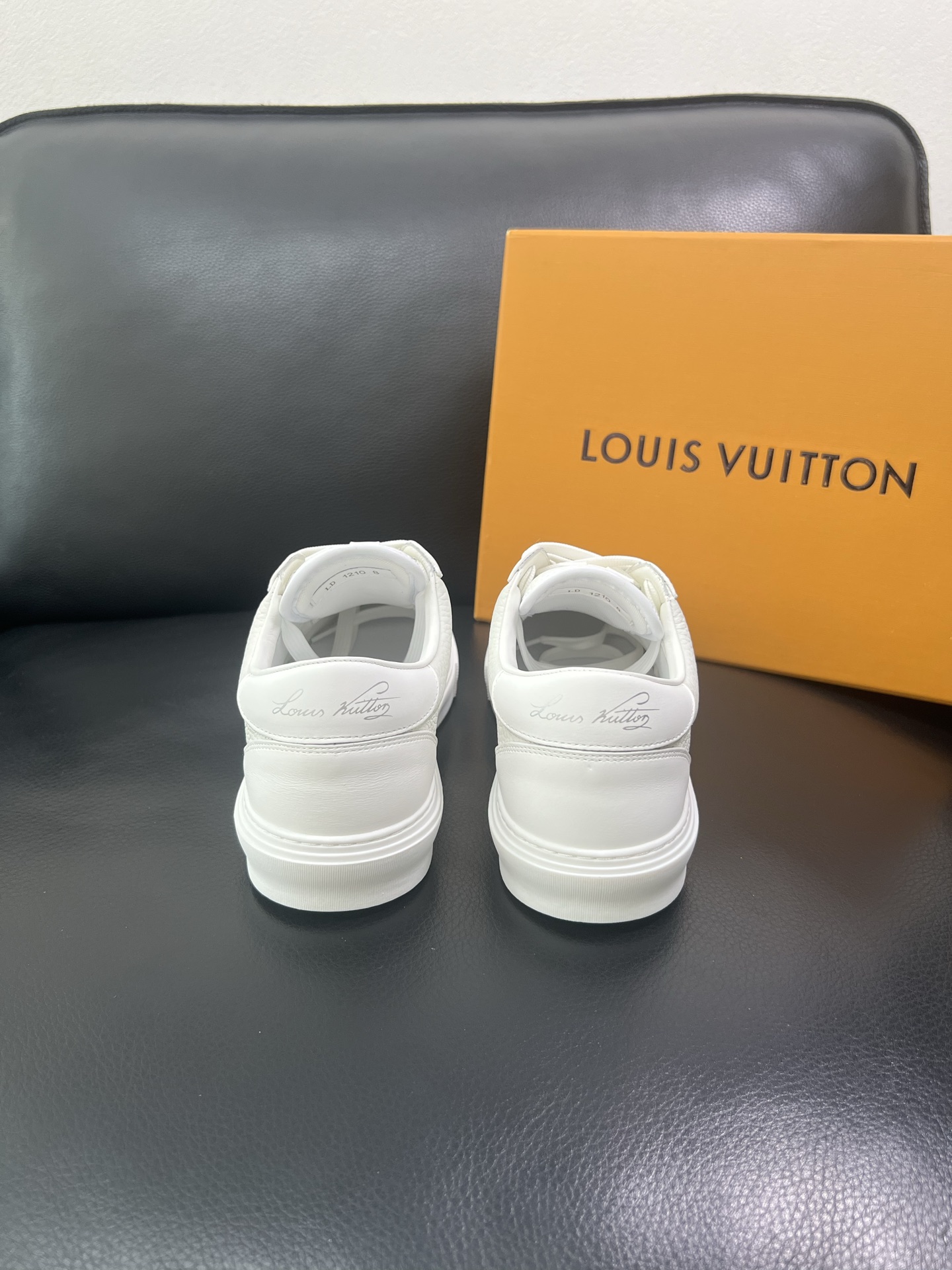 LV 高仿純白休閒鞋 男士低筒板鞋 百搭潮流款｜歐美奢侈品精品推薦