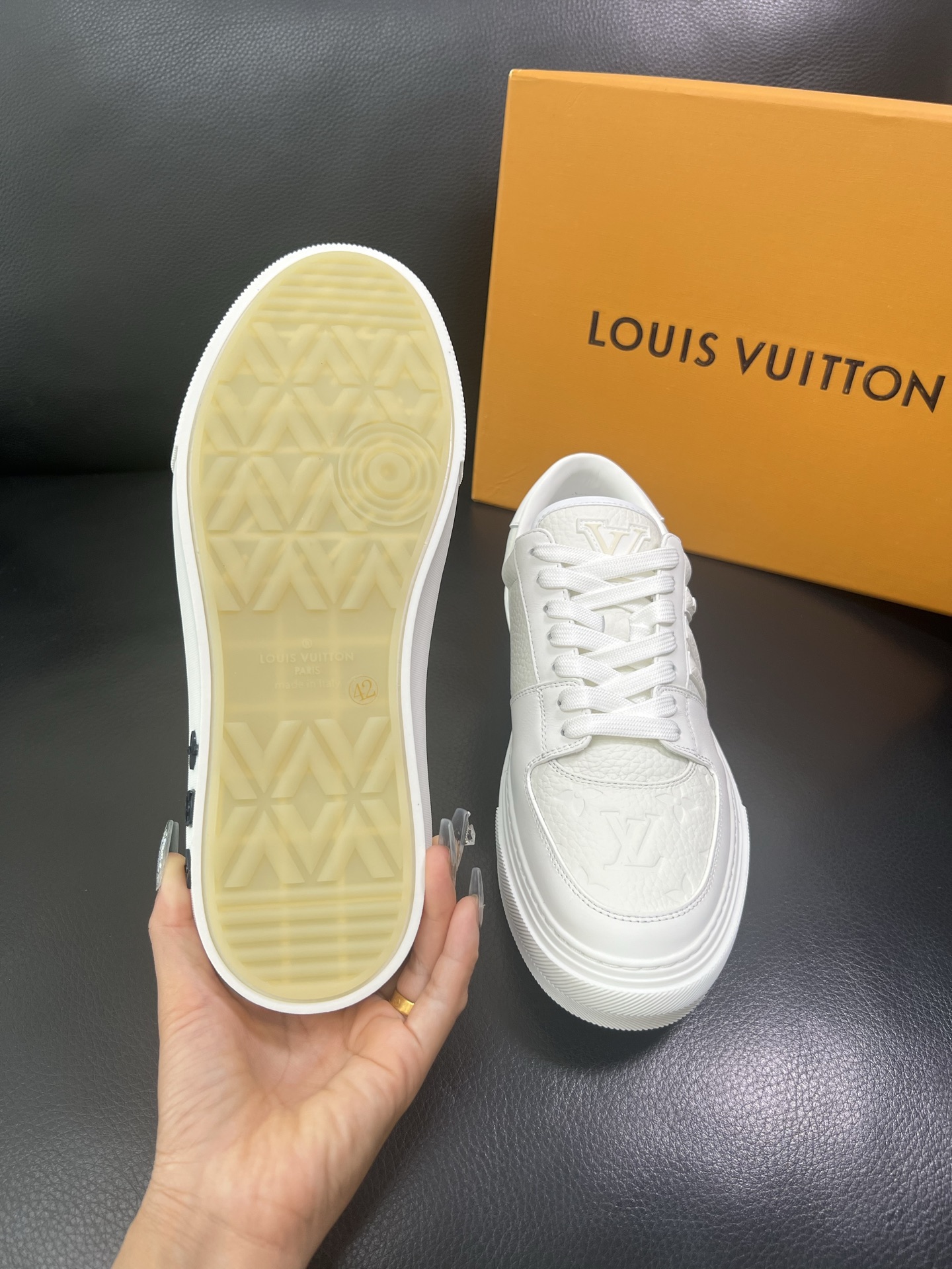 LV 高仿純白休閒鞋 男士低筒板鞋 百搭潮流款｜歐美奢侈品精品推薦
