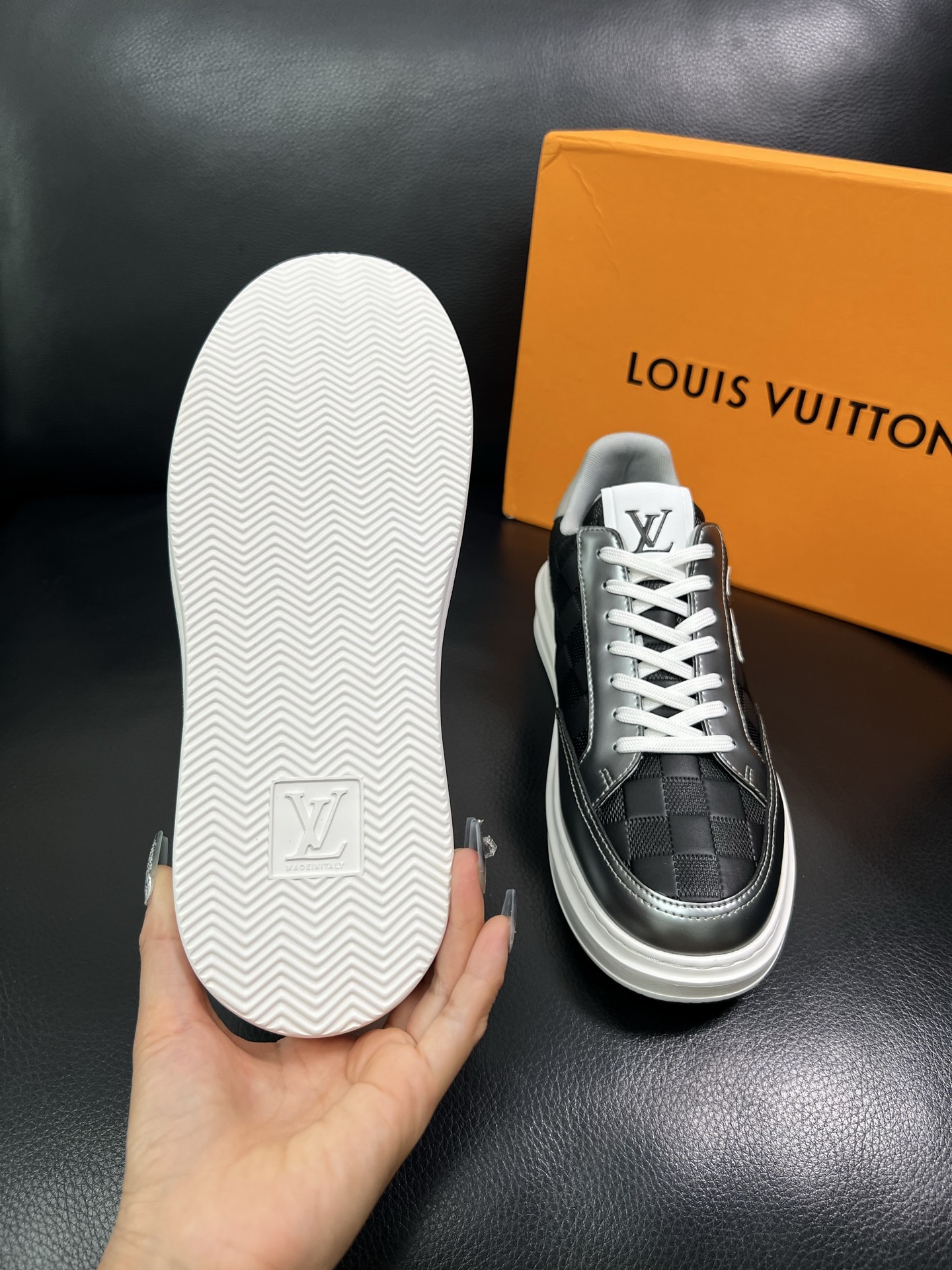 LV 高仿棋盤格黑灰男士運動鞋 潮流板鞋 百搭休閒款｜歐美奢侈品精品推薦