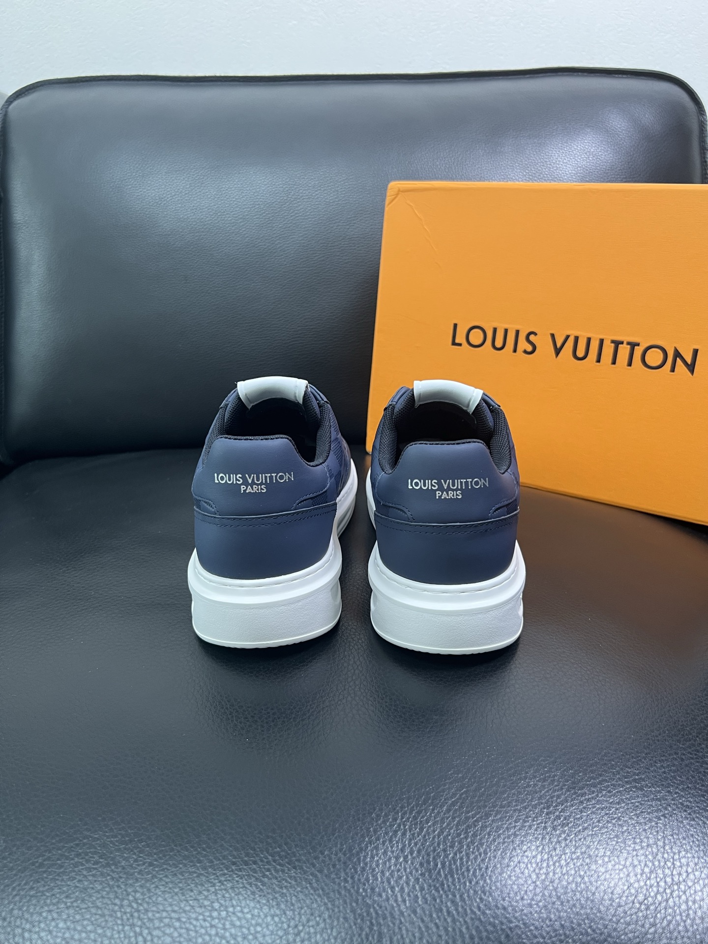 LV 高仿棋盤格藍色男士運動鞋 潮流休閒百搭板鞋｜歐美奢侈品精品推薦