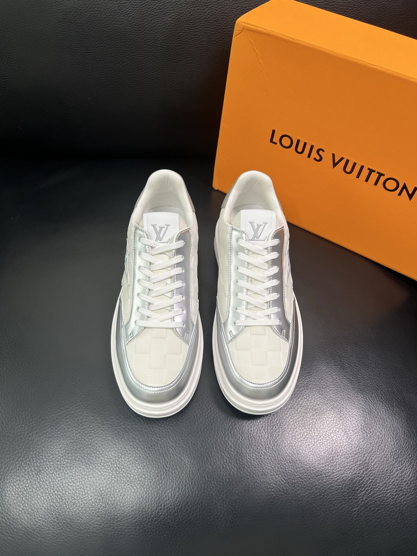 LV A貨棋盤格銀白運動鞋 男士休閒潮流板鞋｜歐美奢侈品精品推薦