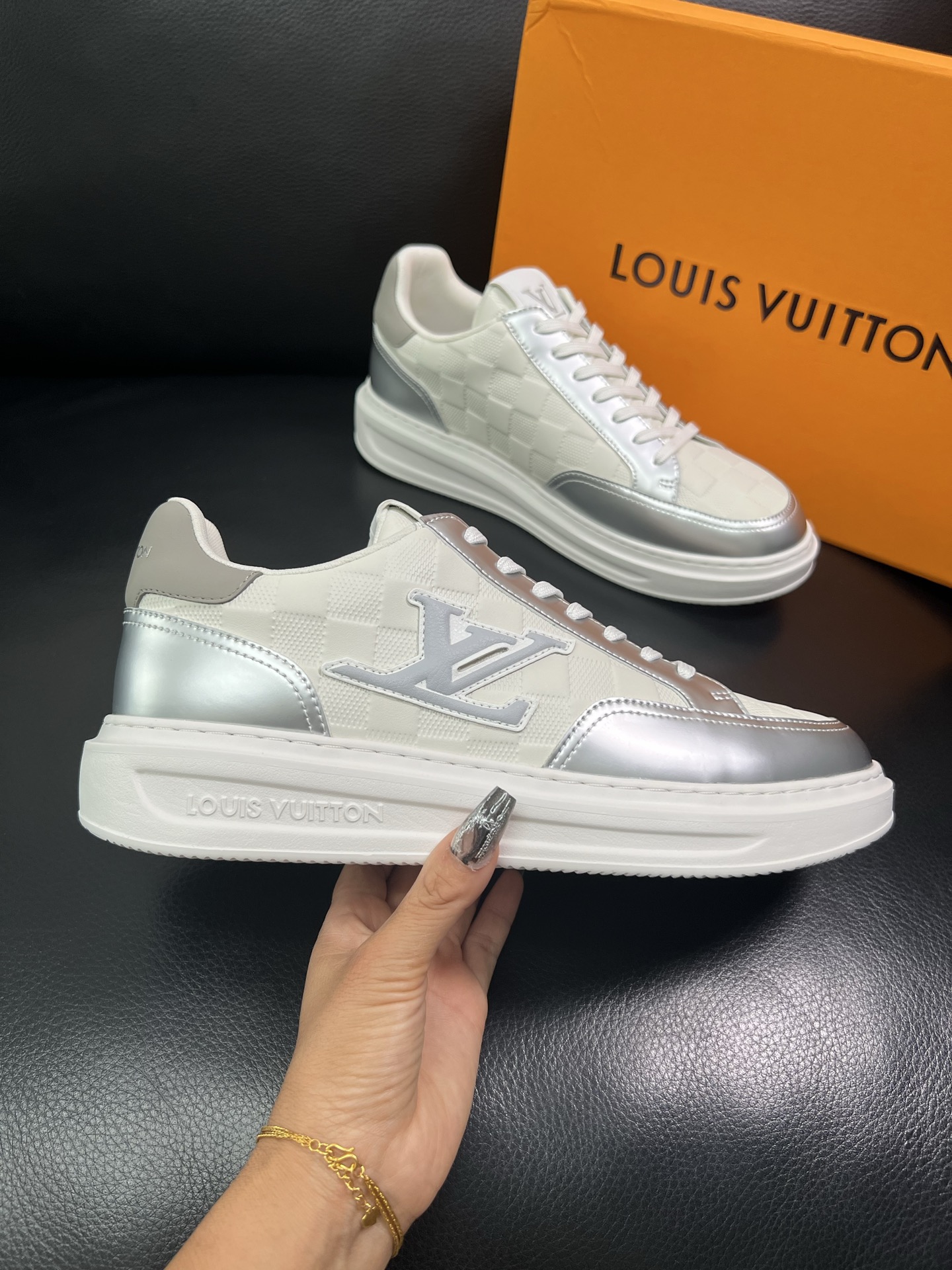 LV A貨棋盤格銀白運動鞋 男士休閒潮流板鞋｜歐美奢侈品精品推薦