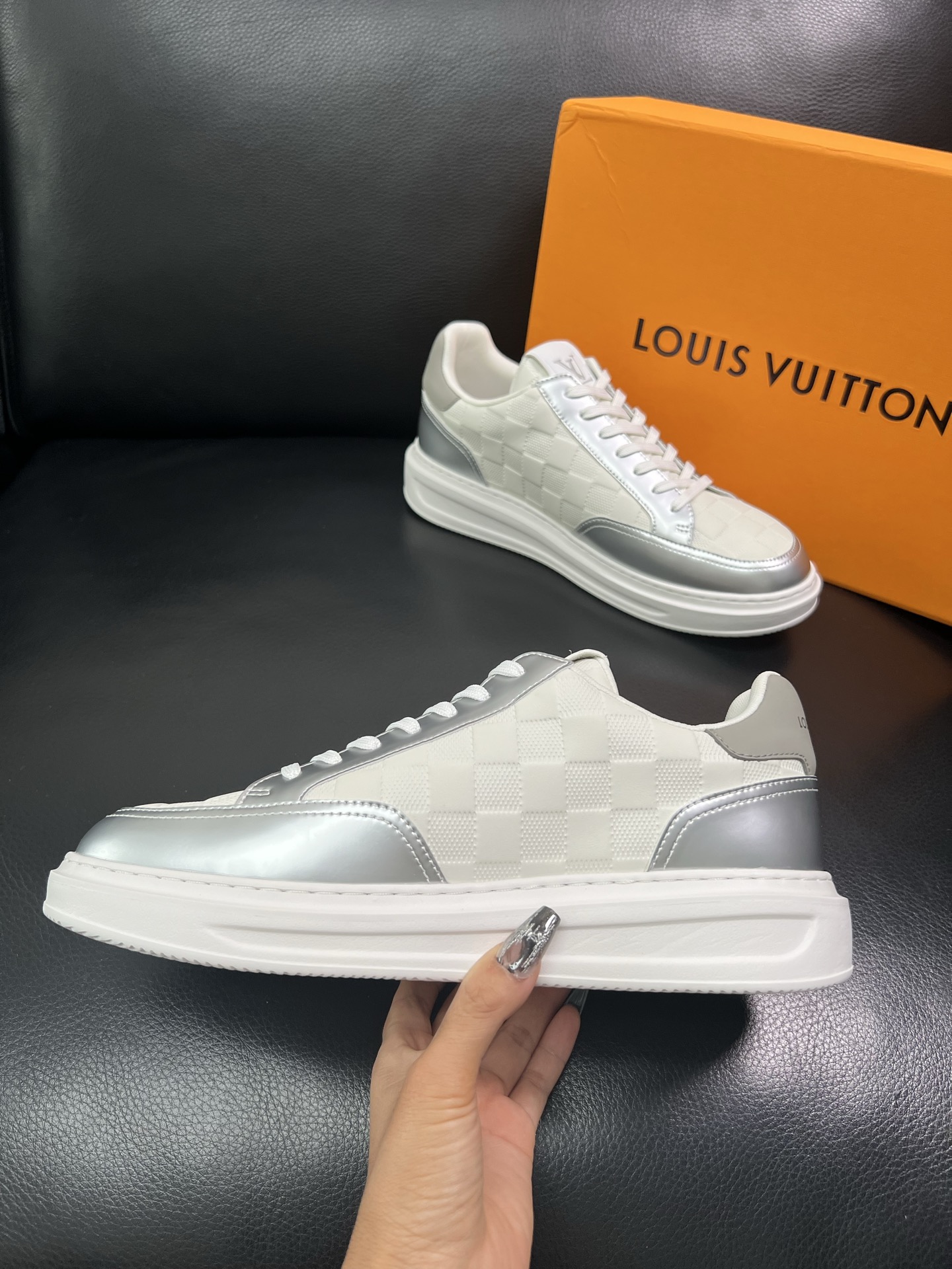 LV A貨棋盤格銀白運動鞋 男士休閒潮流板鞋｜歐美奢侈品精品推薦