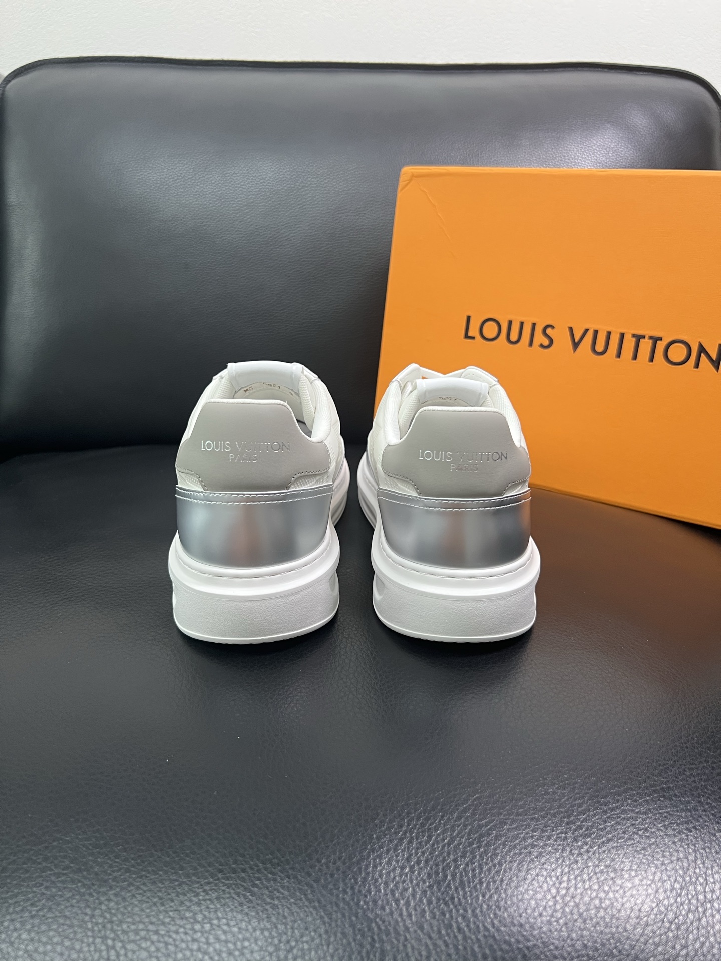 LV A貨棋盤格銀白運動鞋 男士休閒潮流板鞋｜歐美奢侈品精品推薦