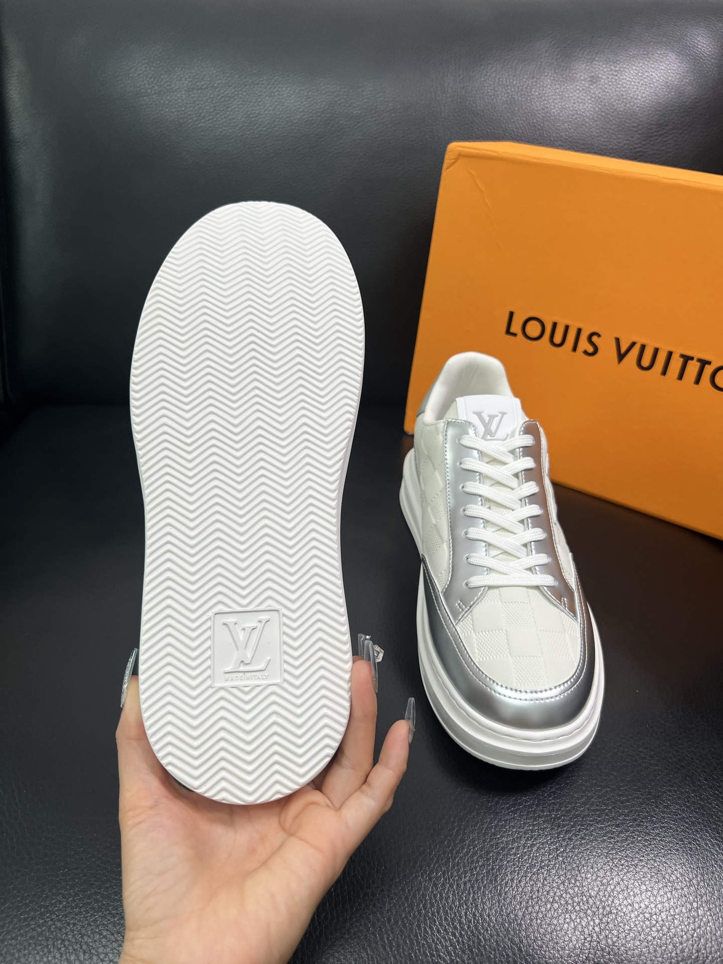 LV A貨棋盤格銀白運動鞋 男士休閒潮流板鞋｜歐美奢侈品精品推薦