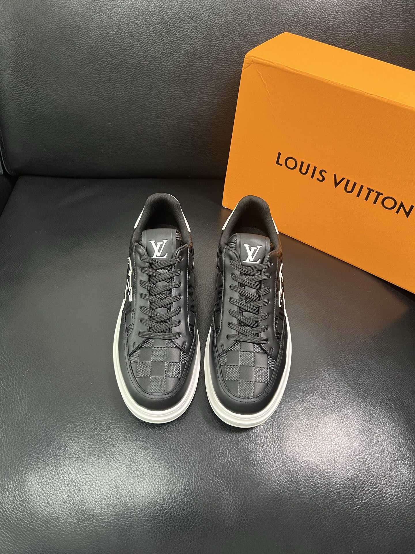 LV 原單棋盤格黑色運動鞋 男士時尚百搭板鞋｜歐美奢侈品精品推薦