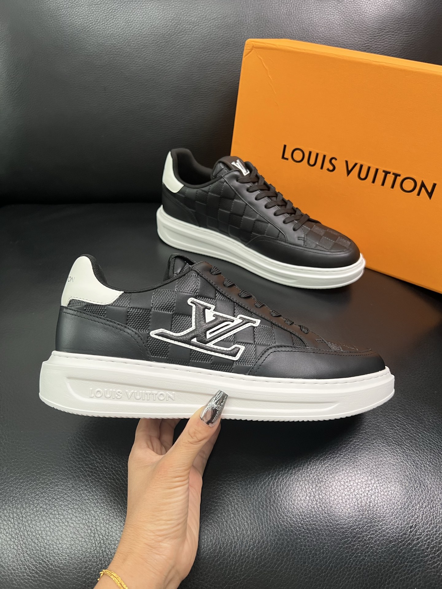 LV 原單棋盤格黑色運動鞋 男士時尚百搭板鞋｜歐美奢侈品精品推薦