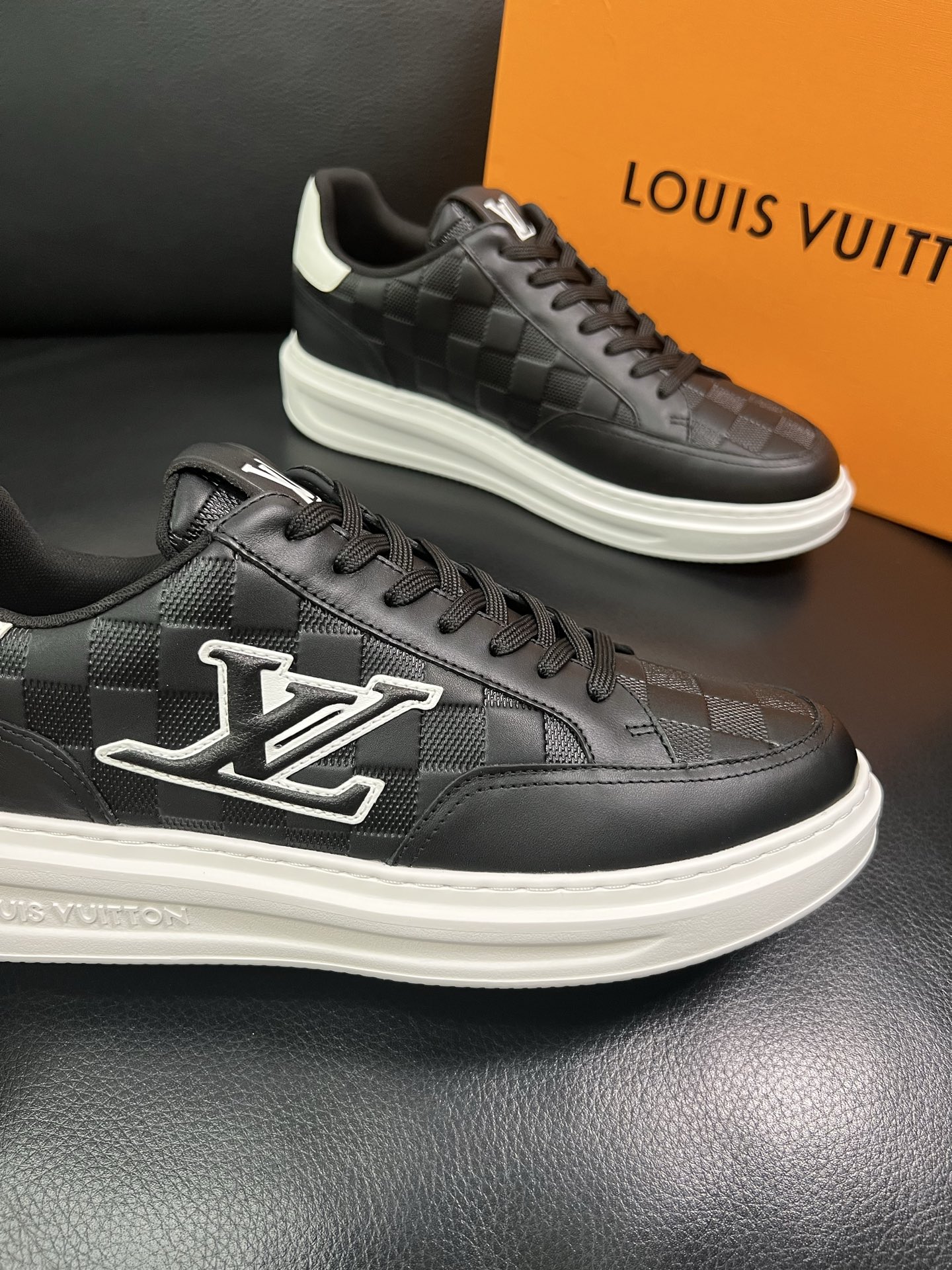 LV 原單棋盤格黑色運動鞋 男士時尚百搭板鞋｜歐美奢侈品精品推薦