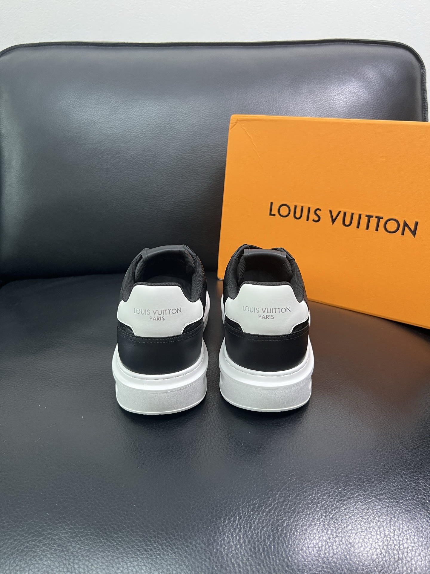 LV 原單棋盤格黑色運動鞋 男士時尚百搭板鞋｜歐美奢侈品精品推薦