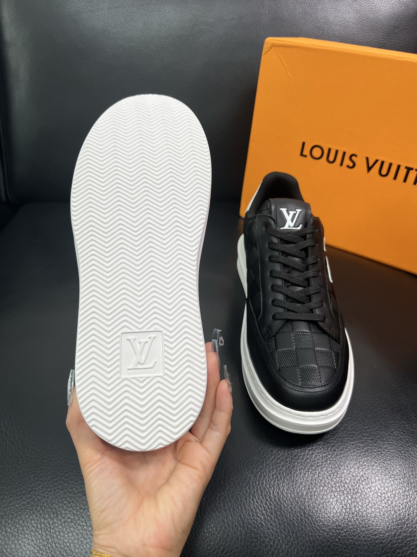 LV 原單棋盤格黑色運動鞋 男士時尚百搭板鞋｜歐美奢侈品精品推薦