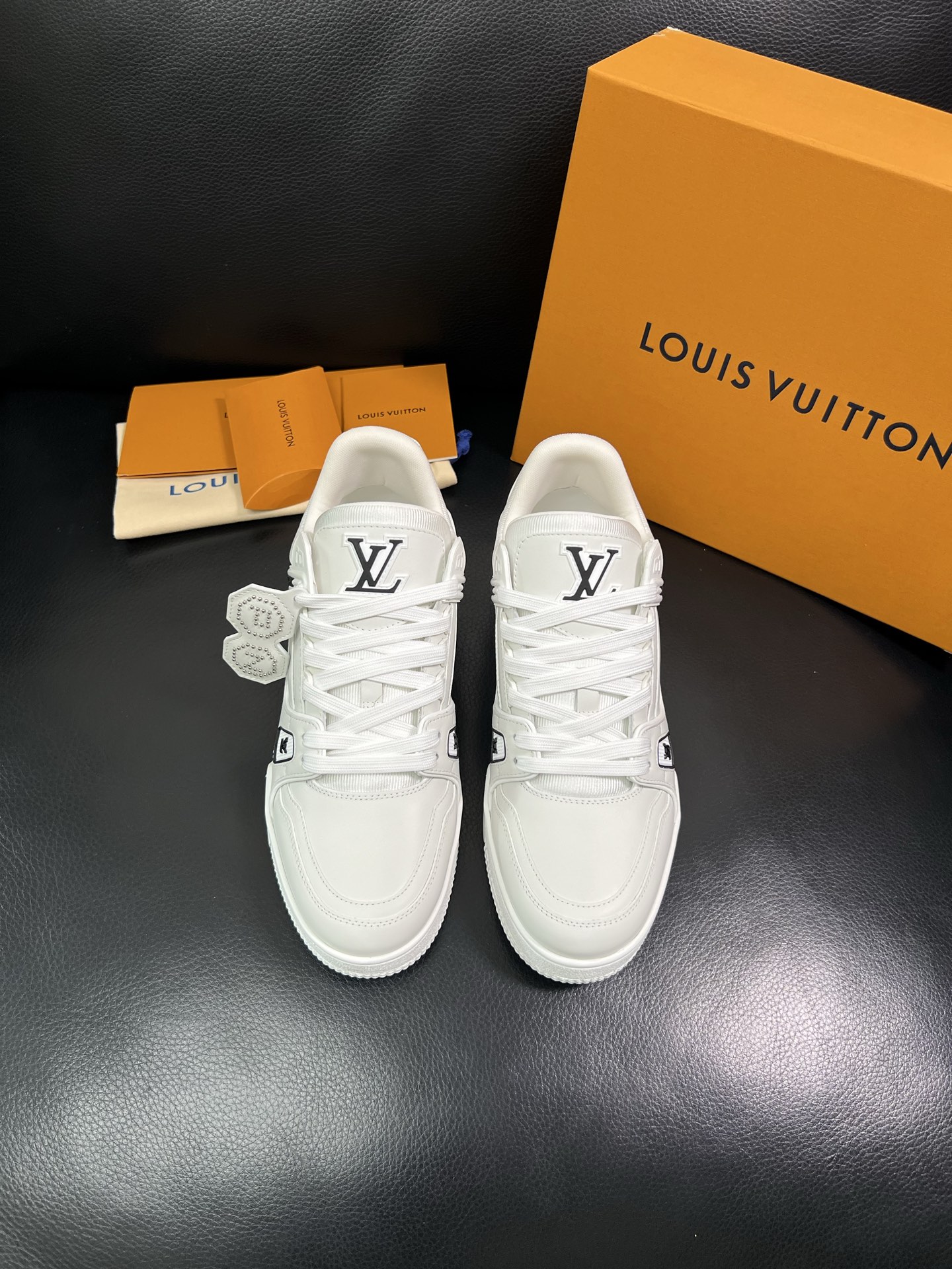 LV一比一白色運動鞋 男士百搭潮流厚底休閒鞋｜歐美奢侈品精品推薦