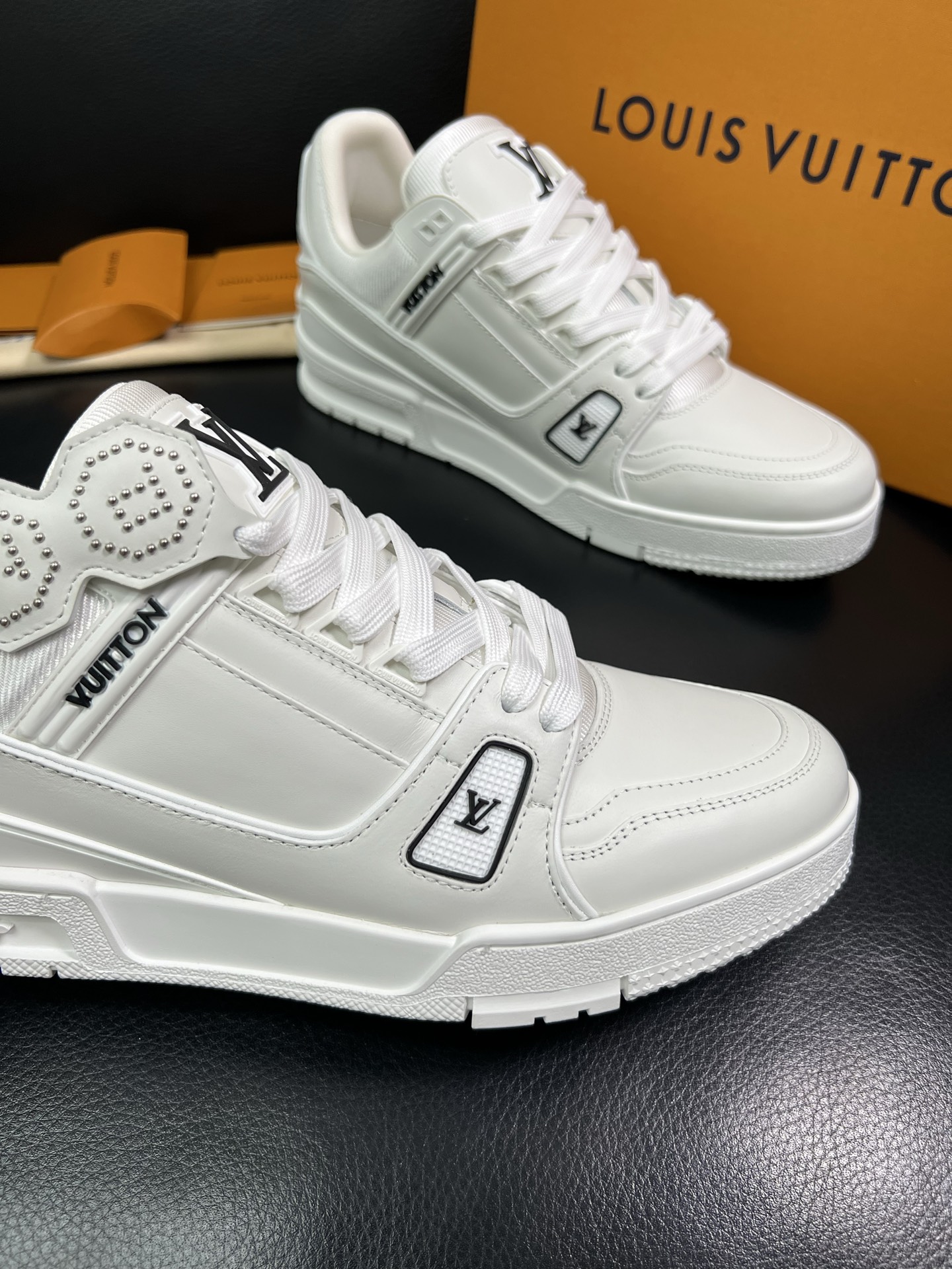 LV一比一白色運動鞋 男士百搭潮流厚底休閒鞋｜歐美奢侈品精品推薦