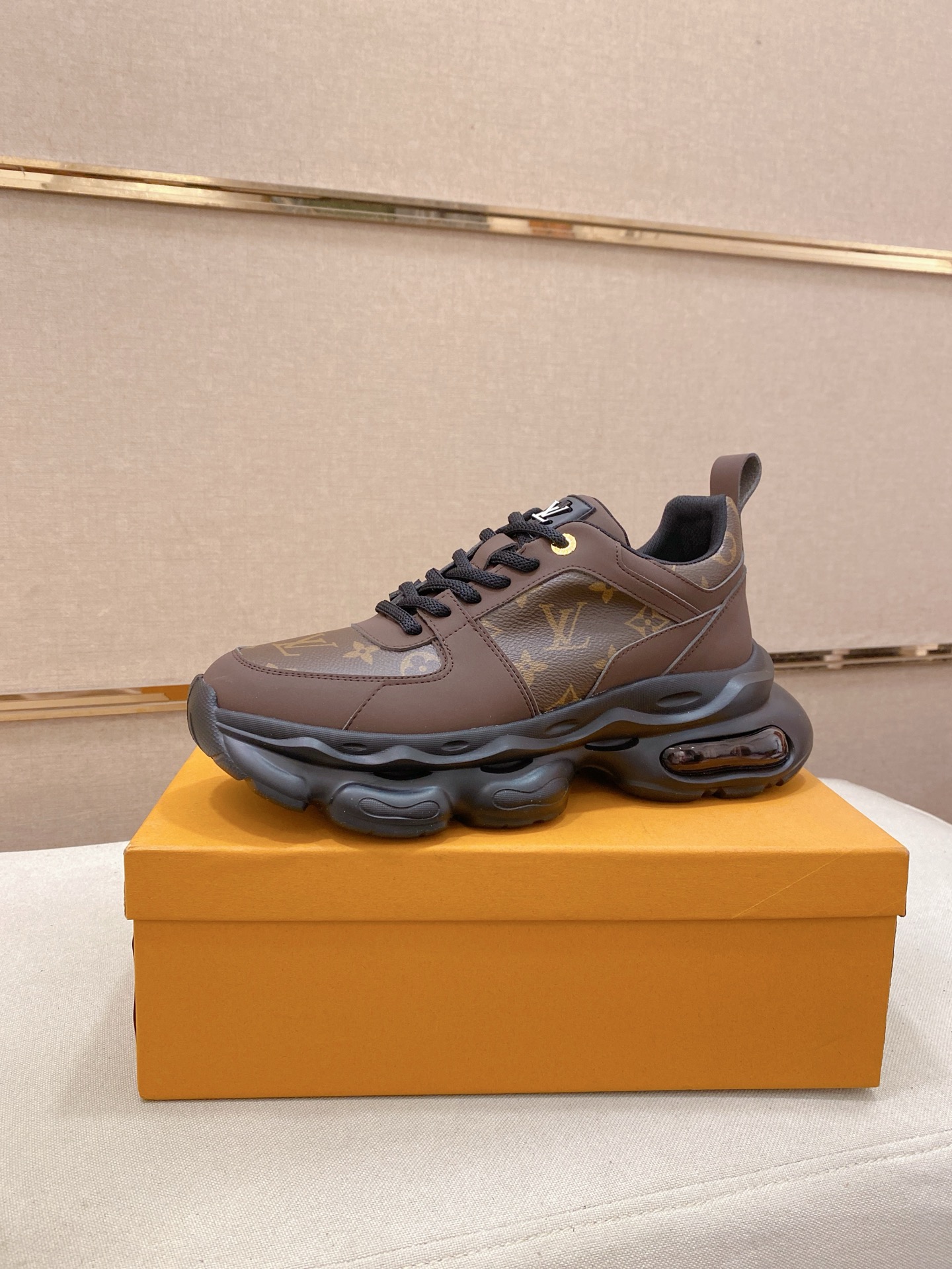 LV 一比一男士運動鞋棕色氣墊經典百搭潮流款｜歐美奢侈品精品推薦
