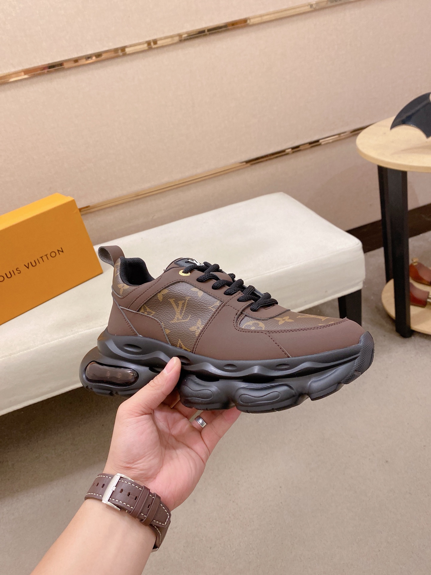 LV 一比一男士運動鞋棕色氣墊經典百搭潮流款｜歐美奢侈品精品推薦