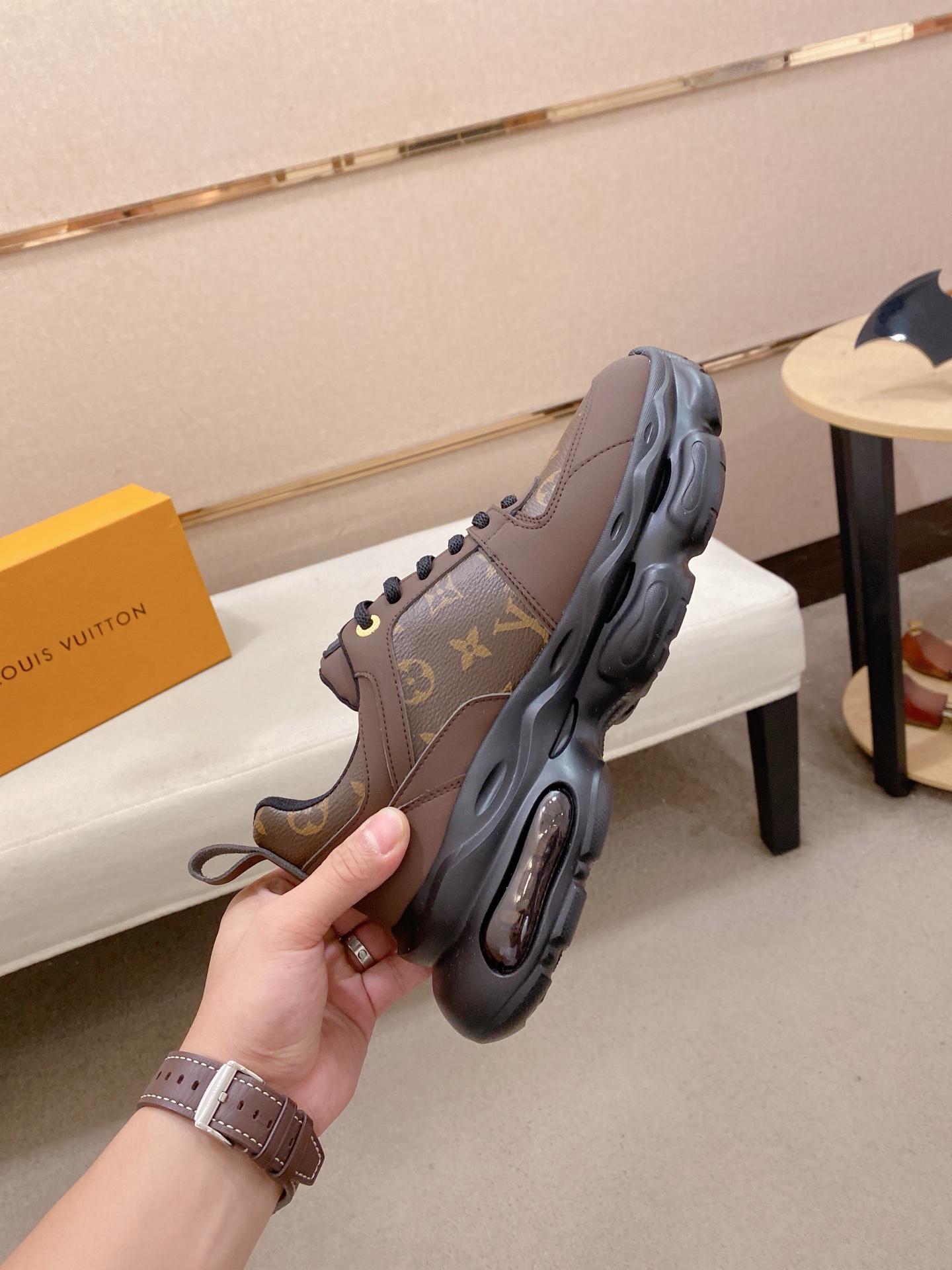 LV 一比一男士運動鞋棕色氣墊經典百搭潮流款｜歐美奢侈品精品推薦