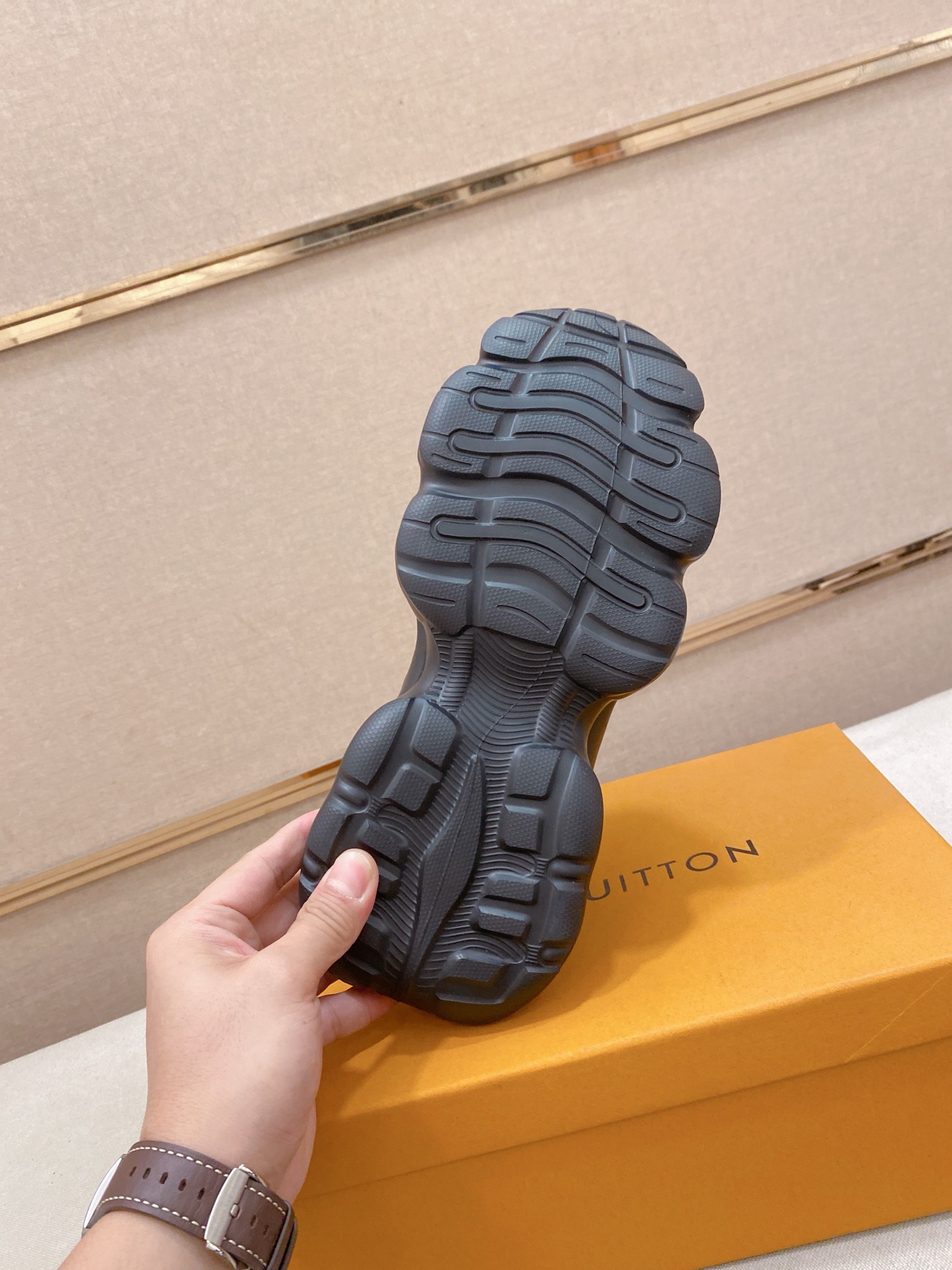 LV 一比一男士運動鞋棕色氣墊經典百搭潮流款｜歐美奢侈品精品推薦