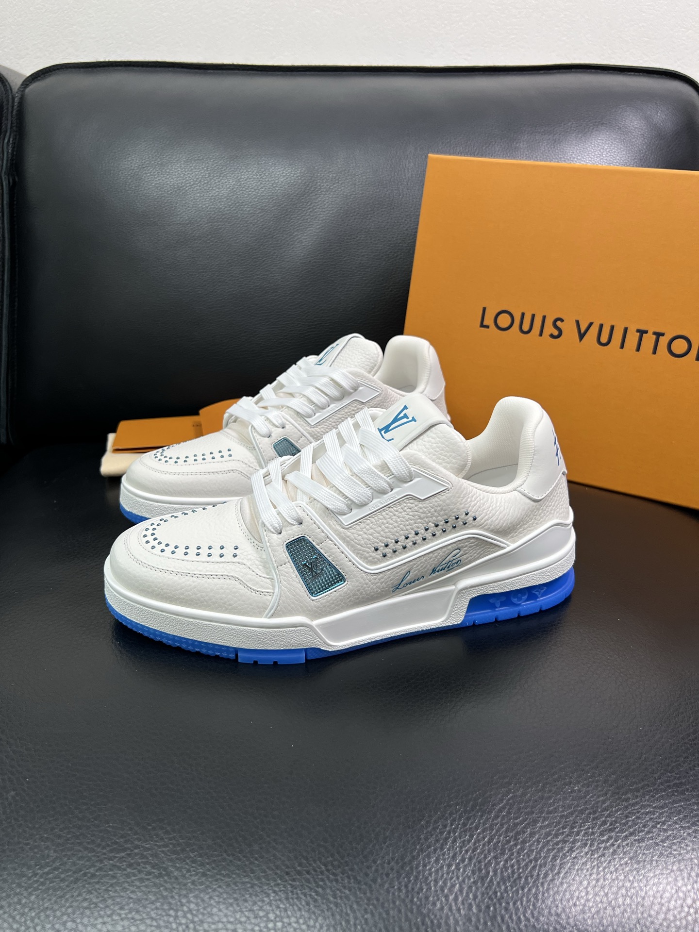 LV 高仿白藍運動鞋 男士活力拼色休閒板鞋｜歐美奢侈品精品推薦