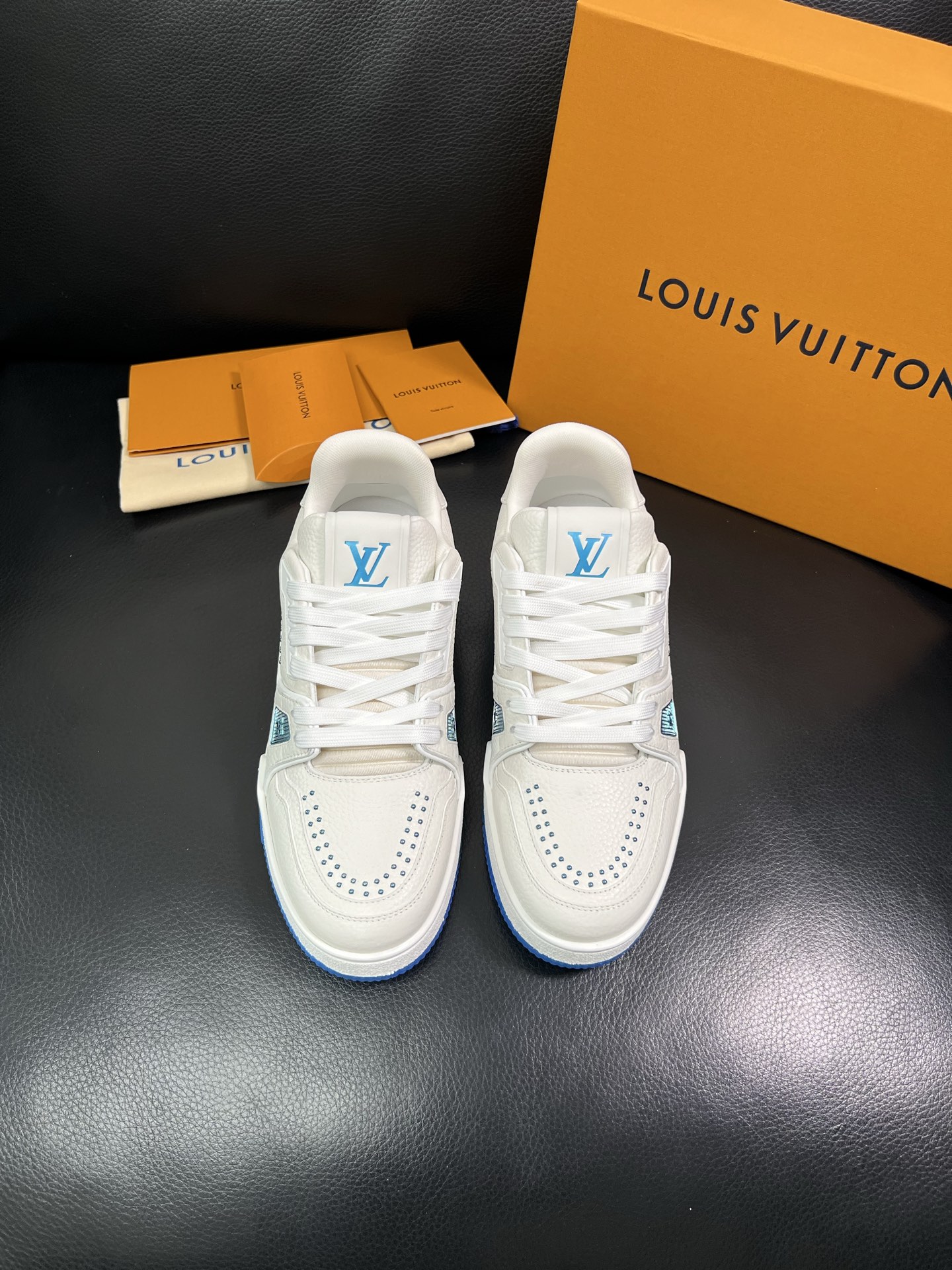 LV 高仿白藍運動鞋 男士活力拼色休閒板鞋｜歐美奢侈品精品推薦