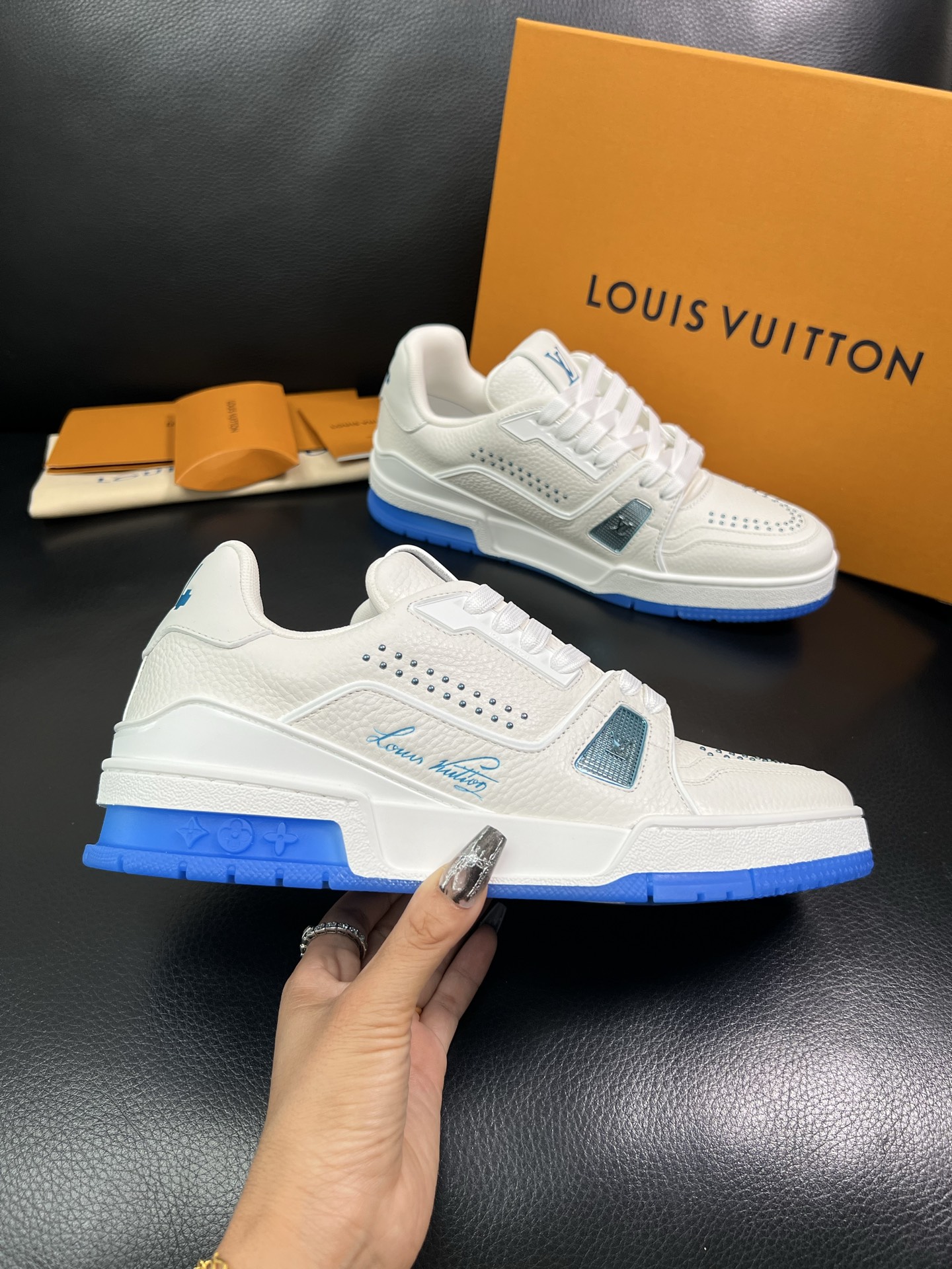 LV 高仿白藍運動鞋 男士活力拼色休閒板鞋｜歐美奢侈品精品推薦