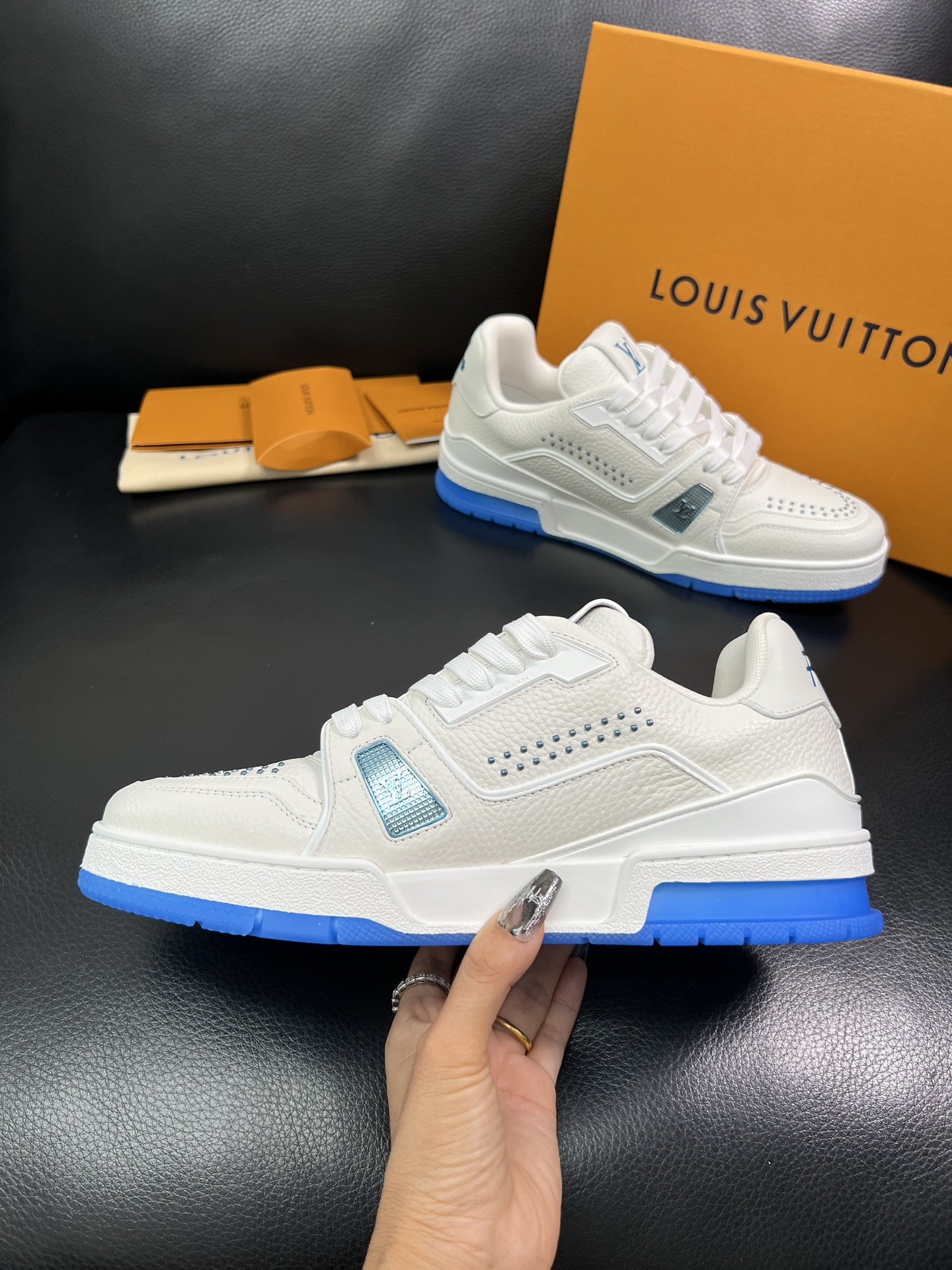 LV 高仿白藍運動鞋 男士活力拼色休閒板鞋｜歐美奢侈品精品推薦