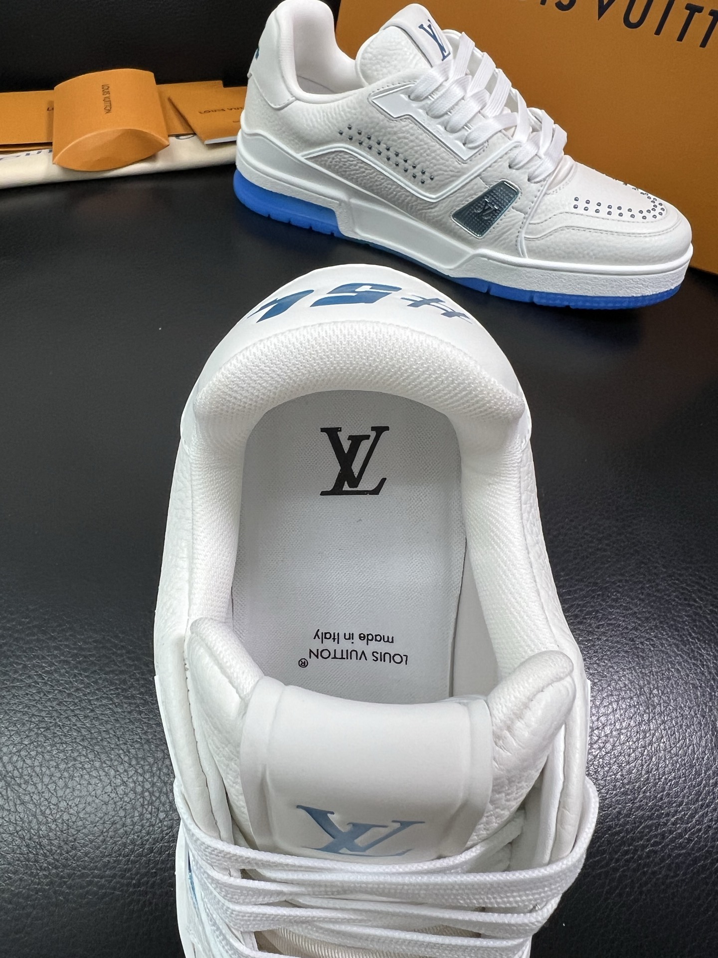 LV 高仿白藍運動鞋 男士活力拼色休閒板鞋｜歐美奢侈品精品推薦