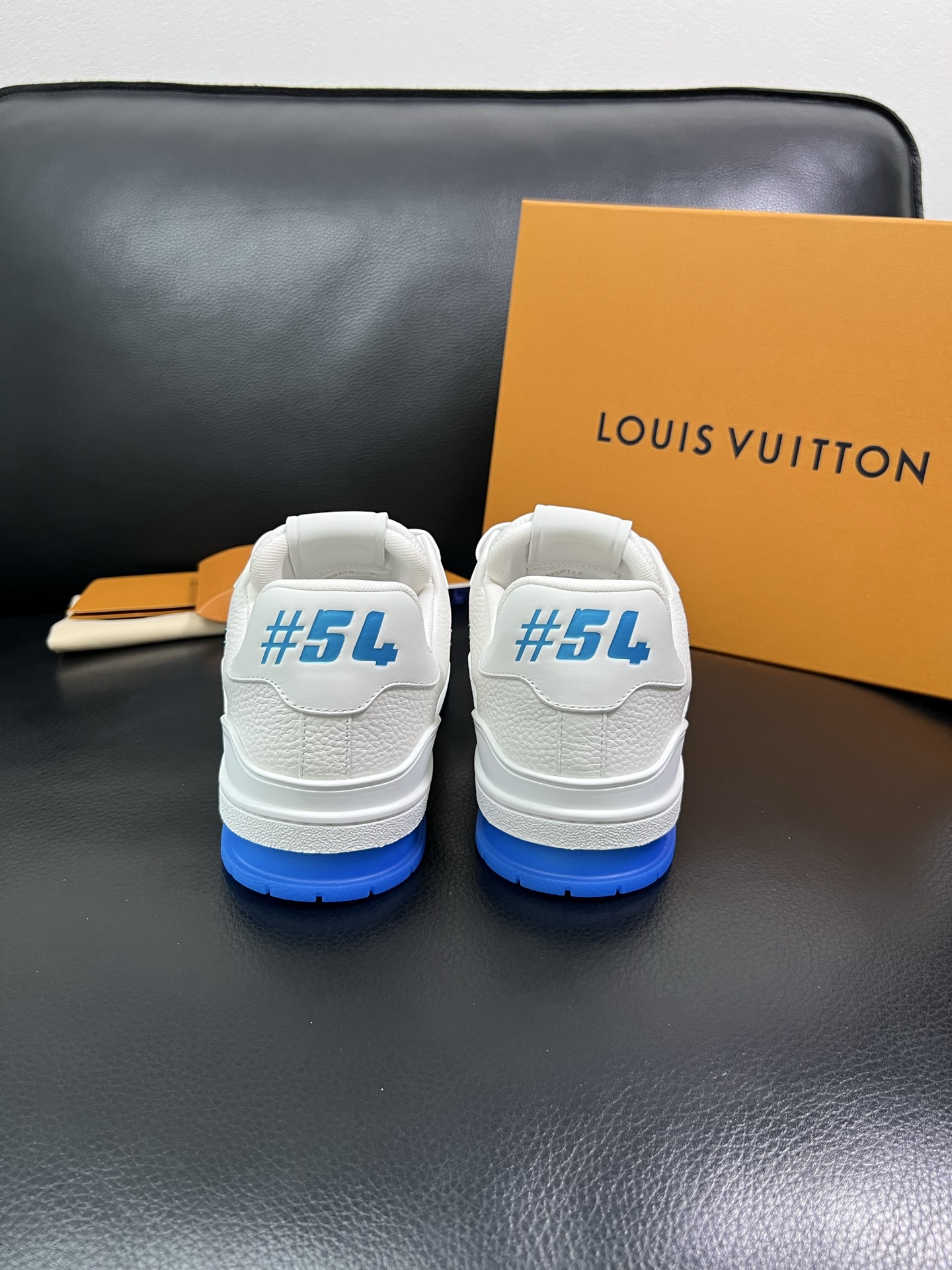 LV 高仿白藍運動鞋 男士活力拼色休閒板鞋｜歐美奢侈品精品推薦