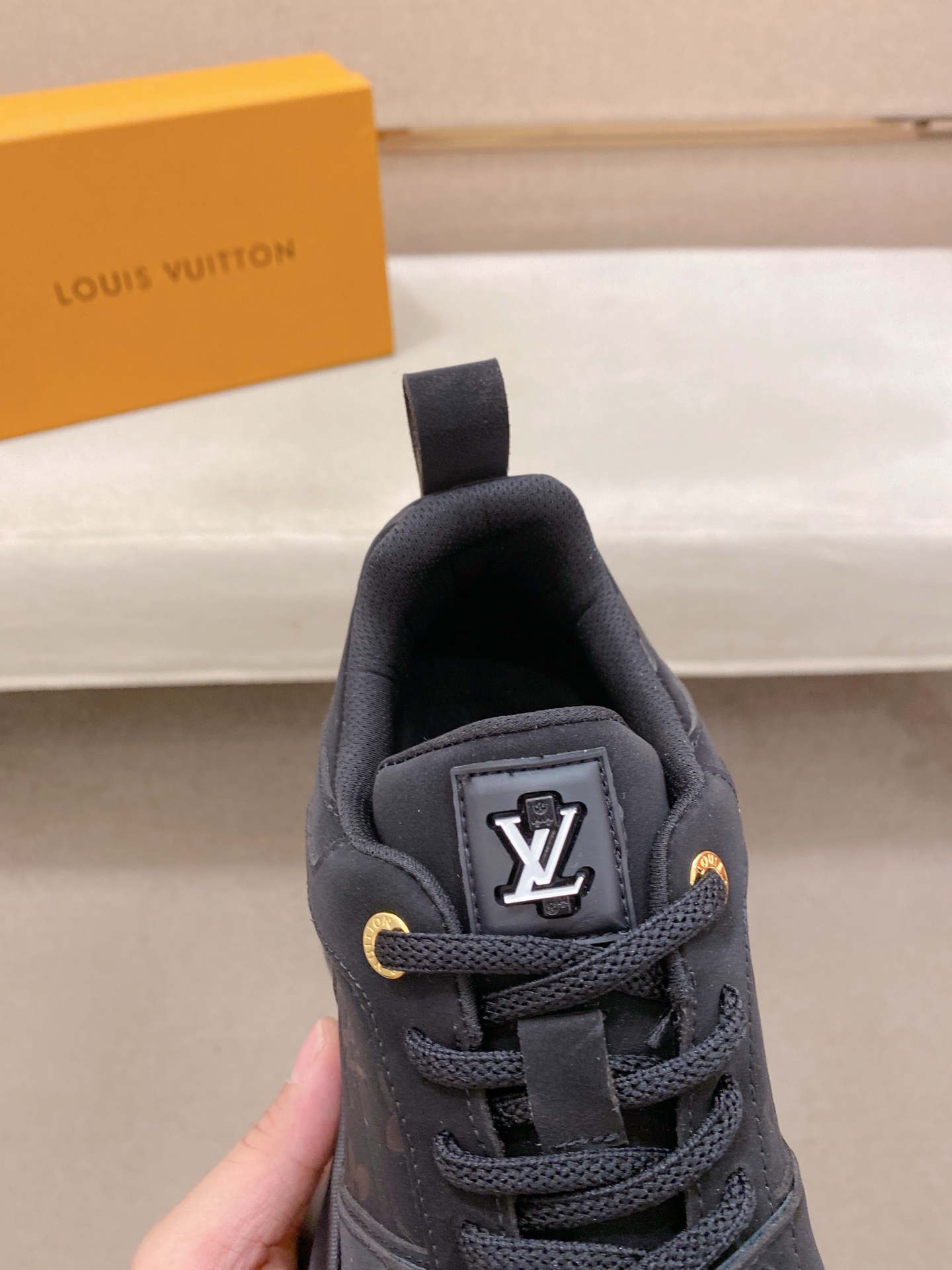 LV 高仿男士運動鞋黑色氣墊經典百搭潮流款｜歐美奢侈品精品推薦