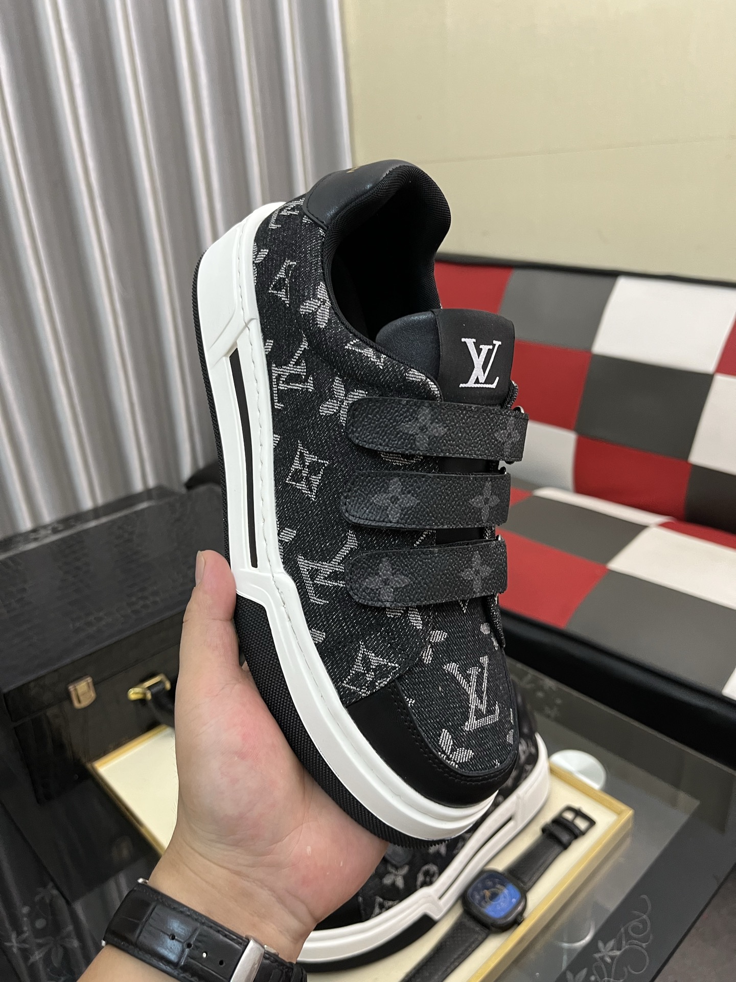 LV 原單男士魔鬼氈運動鞋黑色滿版Monogram潮流款｜歐美奢侈品精品推薦