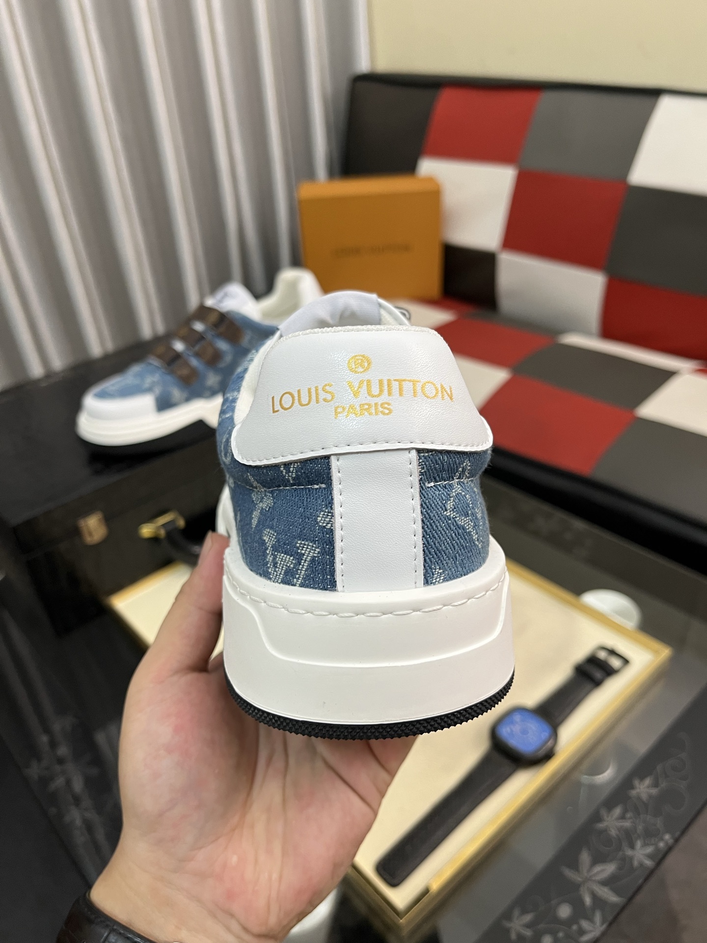 LV 高仿男士魔鬼氈運動鞋牛仔藍拼接Monogram休閒款｜歐美奢侈品精品推薦