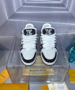 LV 原單 Trainer 黑白運動鞋鑽飾低調奢華款