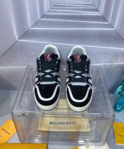 LV 一比一 Trainer 黑鑽運動鞋紅標點綴百搭款