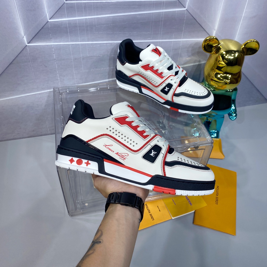 LV 高仿 Trainer 白黑紅拼色運動鞋 潮流百搭款｜歐美奢侈品精品推薦