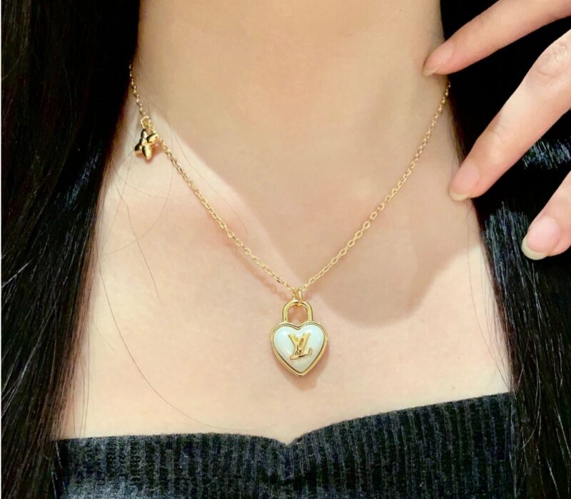 高仿饰品选购全攻略:品质鉴别与精品推荐|超A仿原單精品圖片 3 高仿饰品选购全攻略:品质鉴别与精品推荐|歐美奢侈品精品推薦