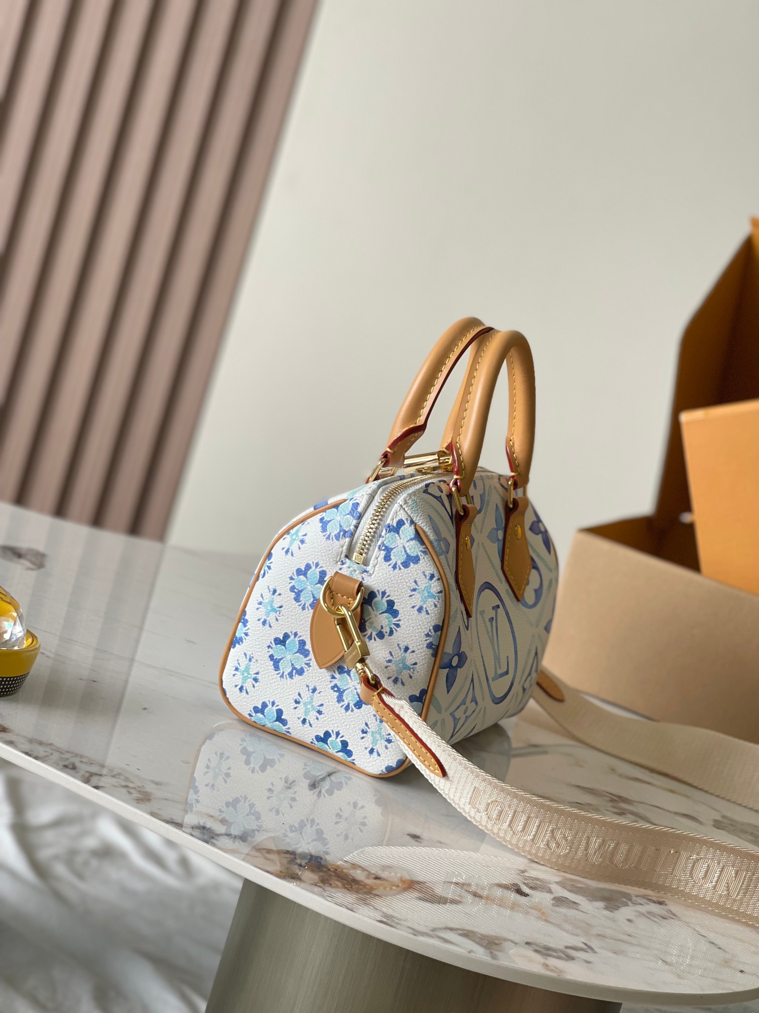 LV 一比一 Monogram 手提包 優雅藍白花紋 經典百搭款｜歐美奢侈品精品推薦