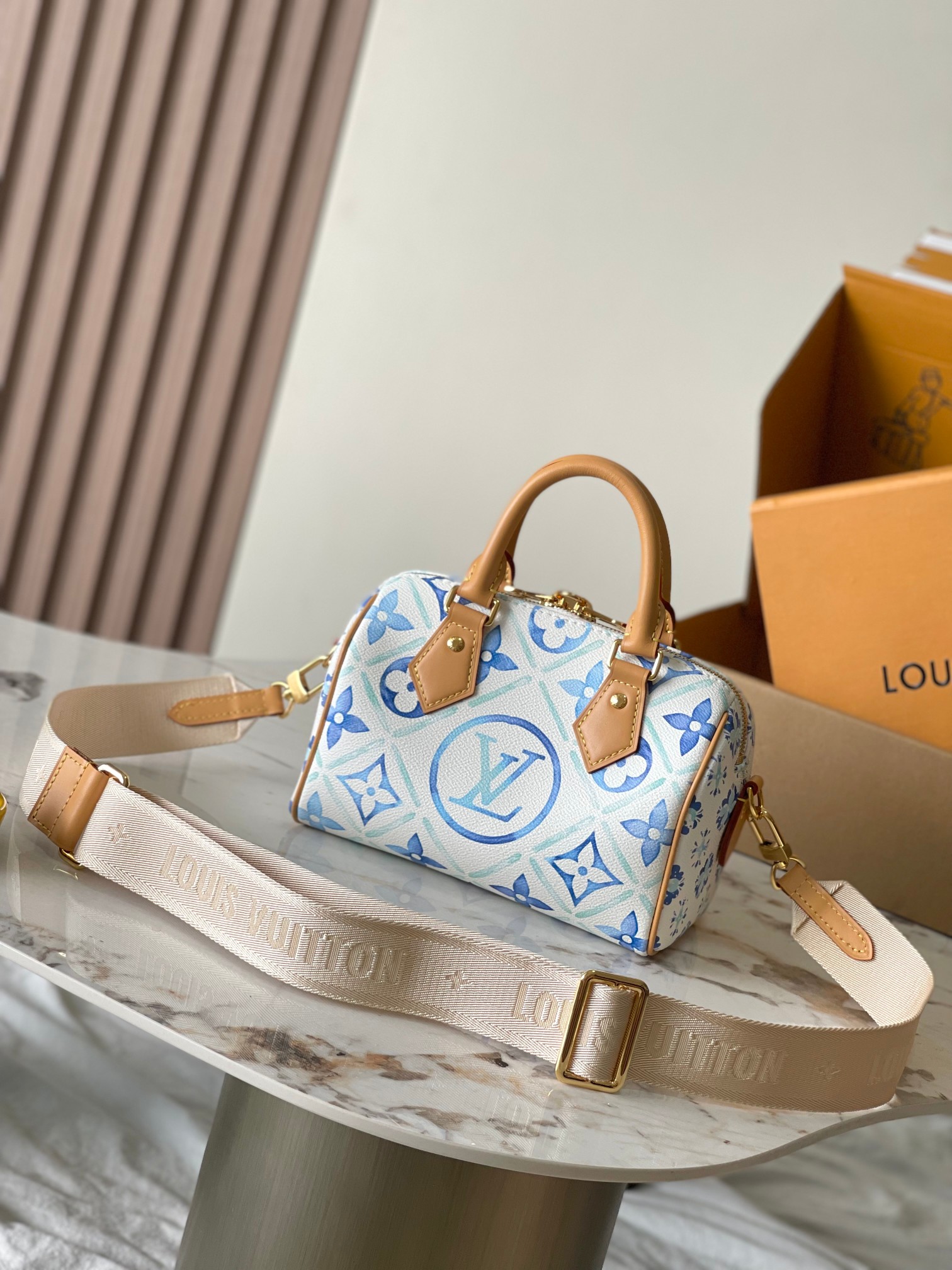 LV 一比一 Monogram 手提包 優雅藍白花紋 經典百搭款｜歐美奢侈品精品推薦
