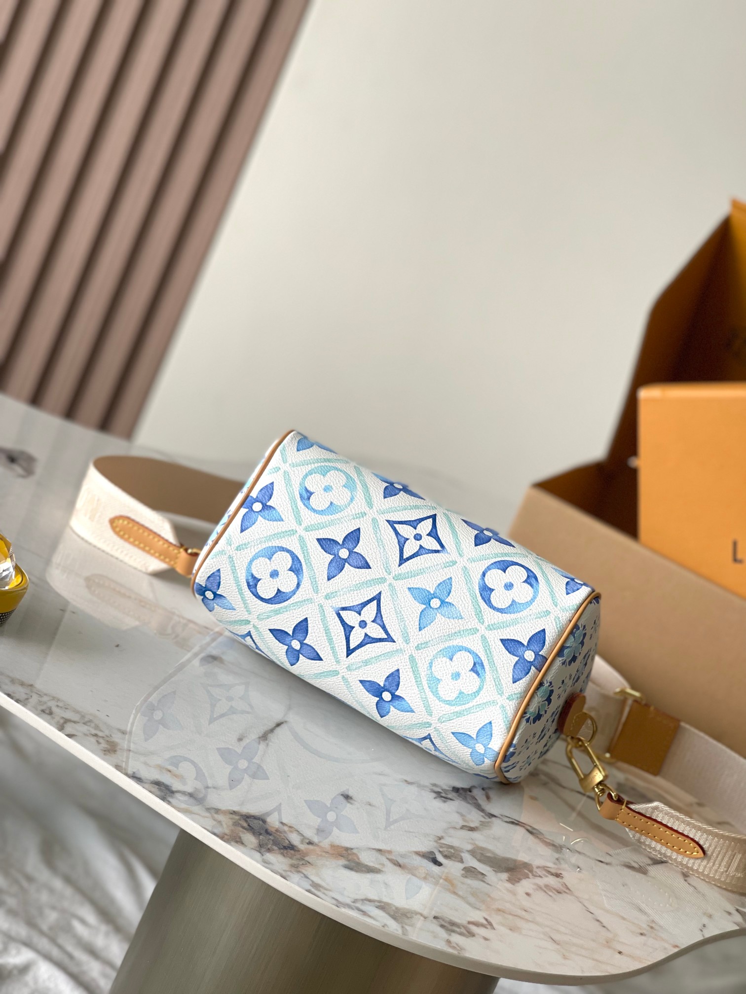 LV 一比一 Monogram 手提包 優雅藍白花紋 經典百搭款｜歐美奢侈品精品推薦