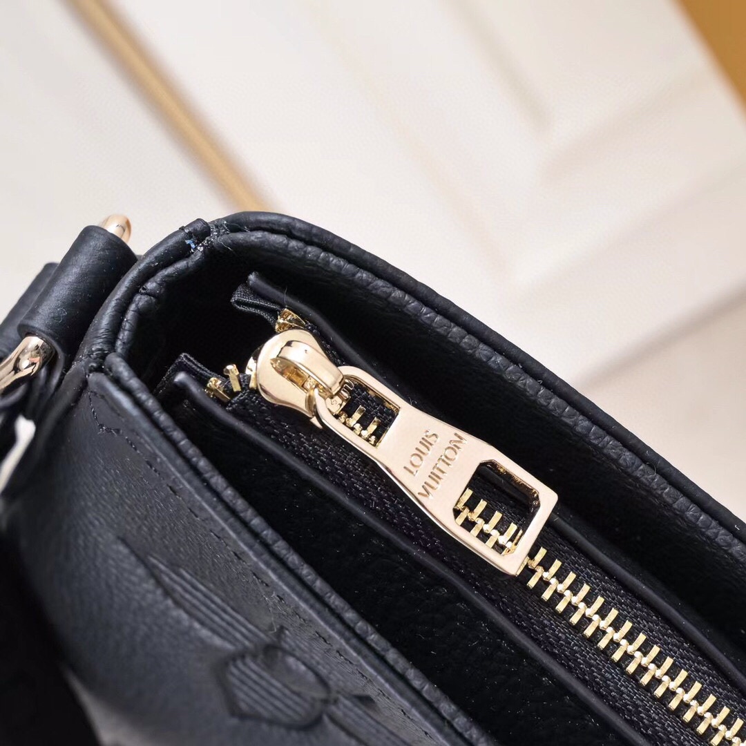 LV 高仿 Monogram 壓紋斜挎包 黑色百搭 男士專用｜歐美奢侈品精品推薦