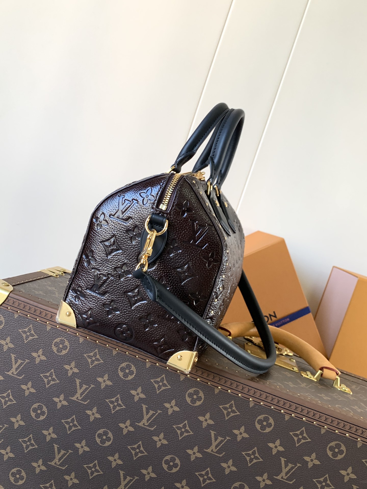 LV 精品仿製 Monogram 壓紋手提包 深棕黑拼 時尚氣質款｜歐美奢侈品精品推薦