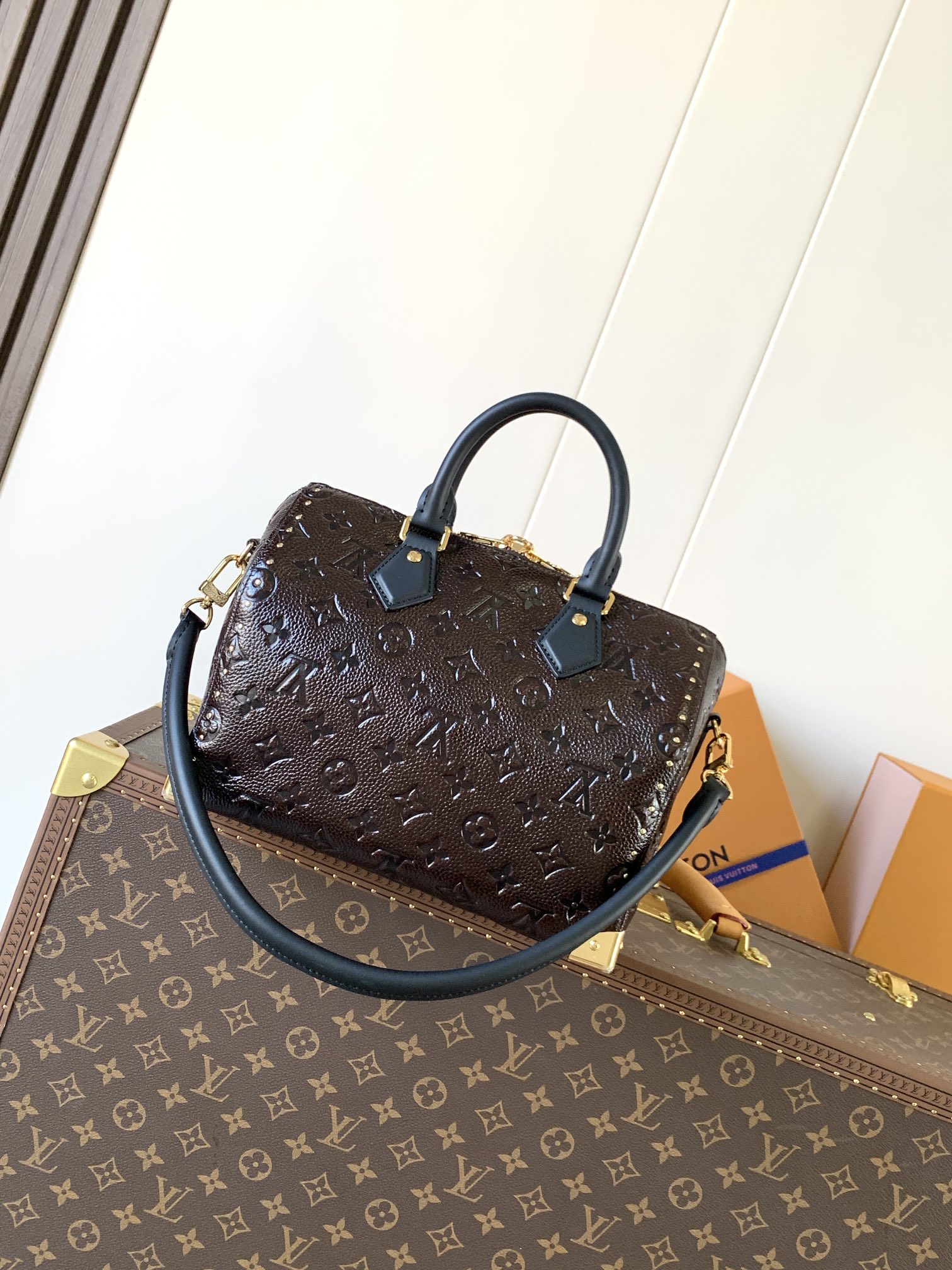 LV 精品仿製 Monogram 壓紋手提包 深棕黑拼 時尚氣質款｜歐美奢侈品精品推薦