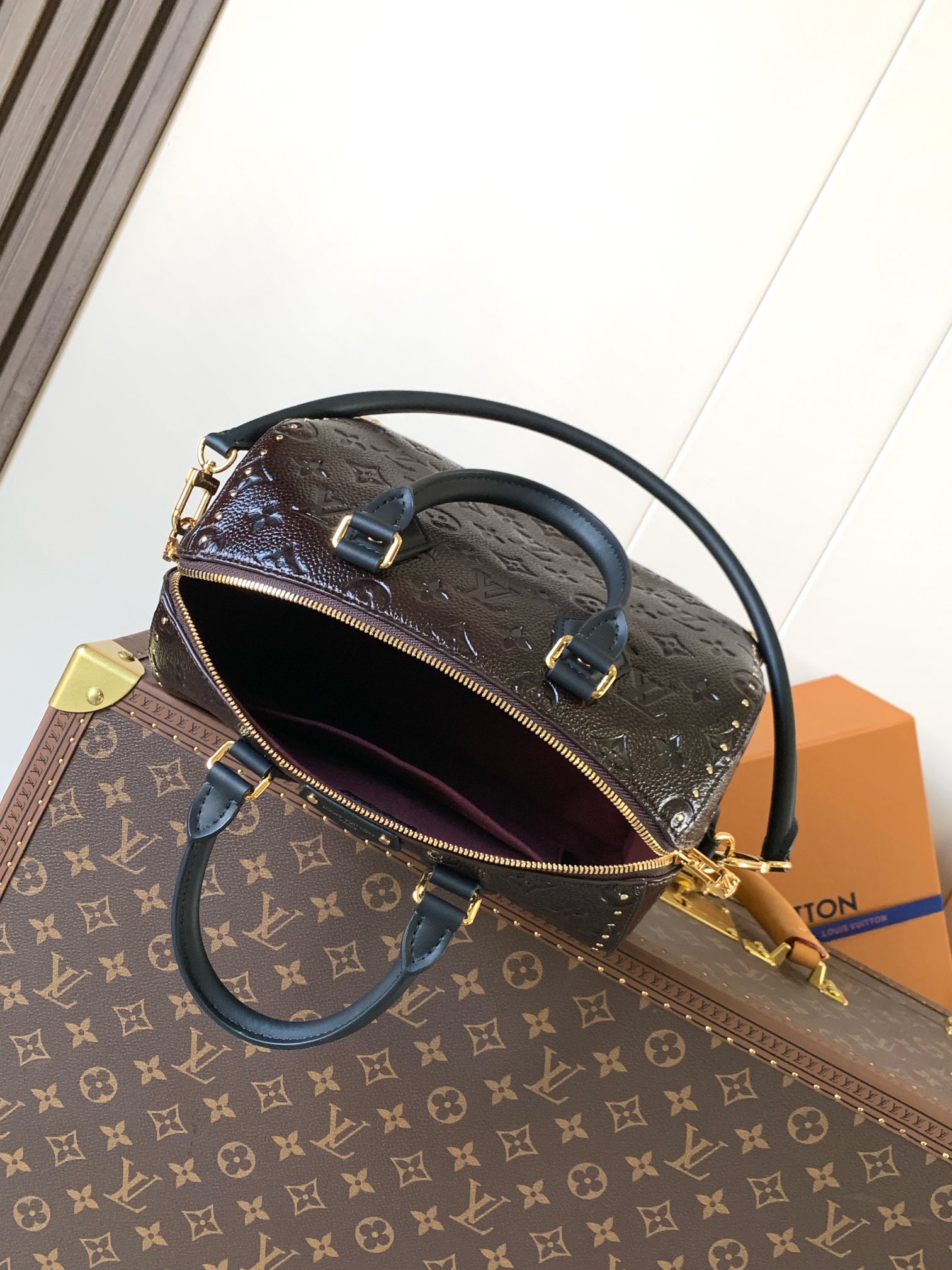 LV 精品仿製 Monogram 壓紋手提包 深棕黑拼 時尚氣質款｜歐美奢侈品精品推薦