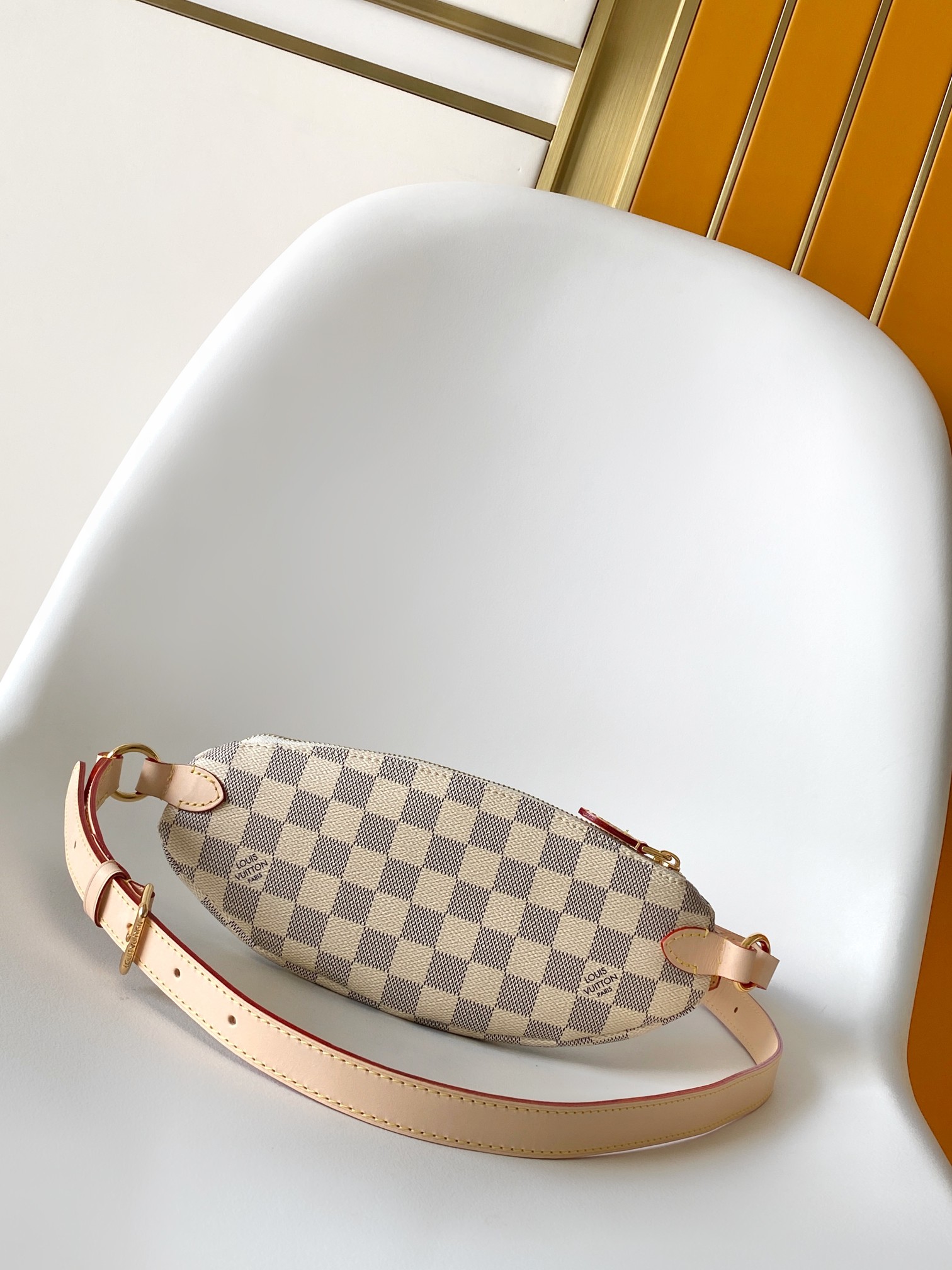 LV 一比一 Damier Azur Bumbag 腰包 經典格紋輕盈款｜歐美奢侈品精品推薦