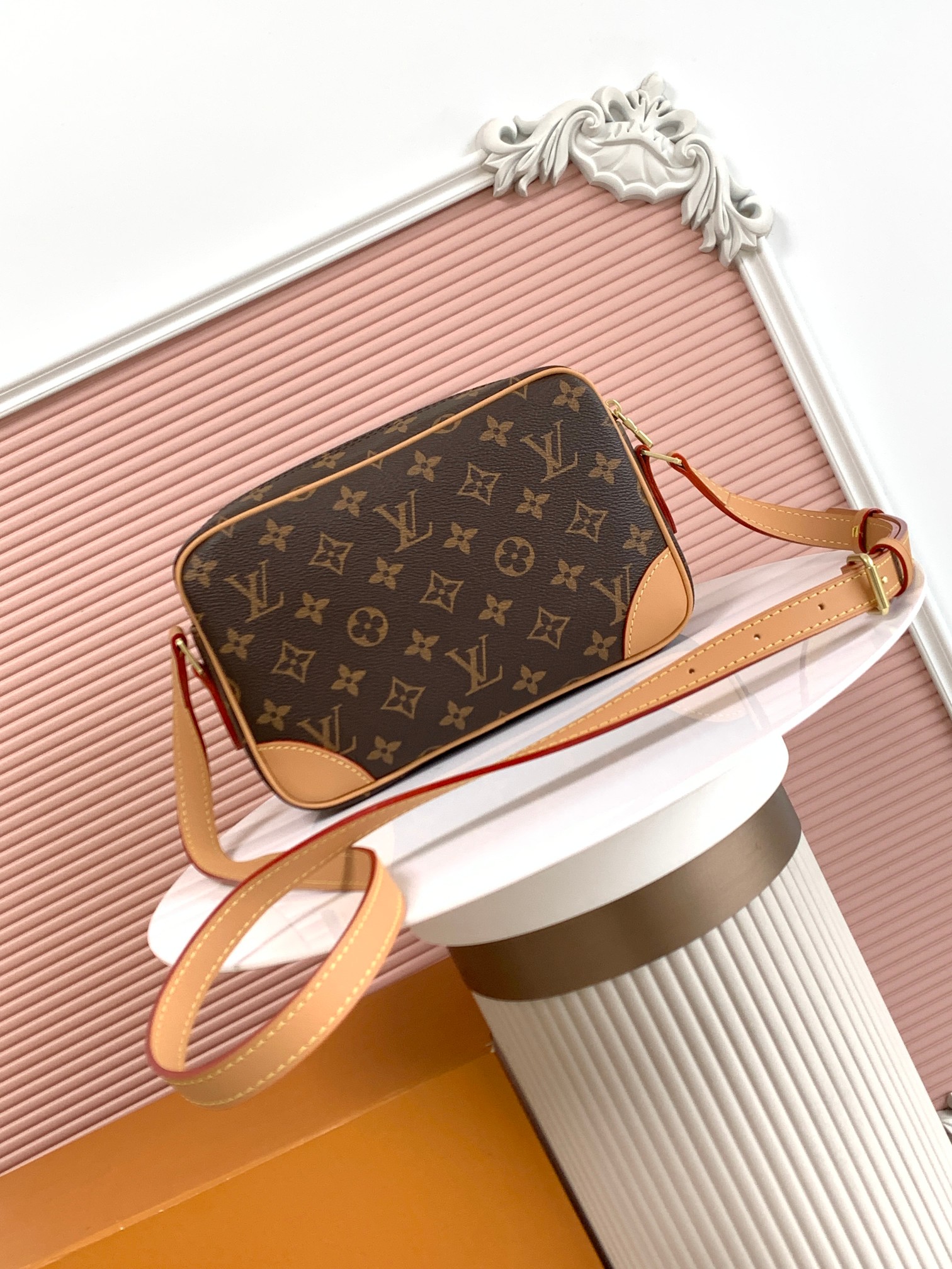 LV 高仿 Monogram 郵差相機包 復古百搭款｜歐美奢侈品精品推薦