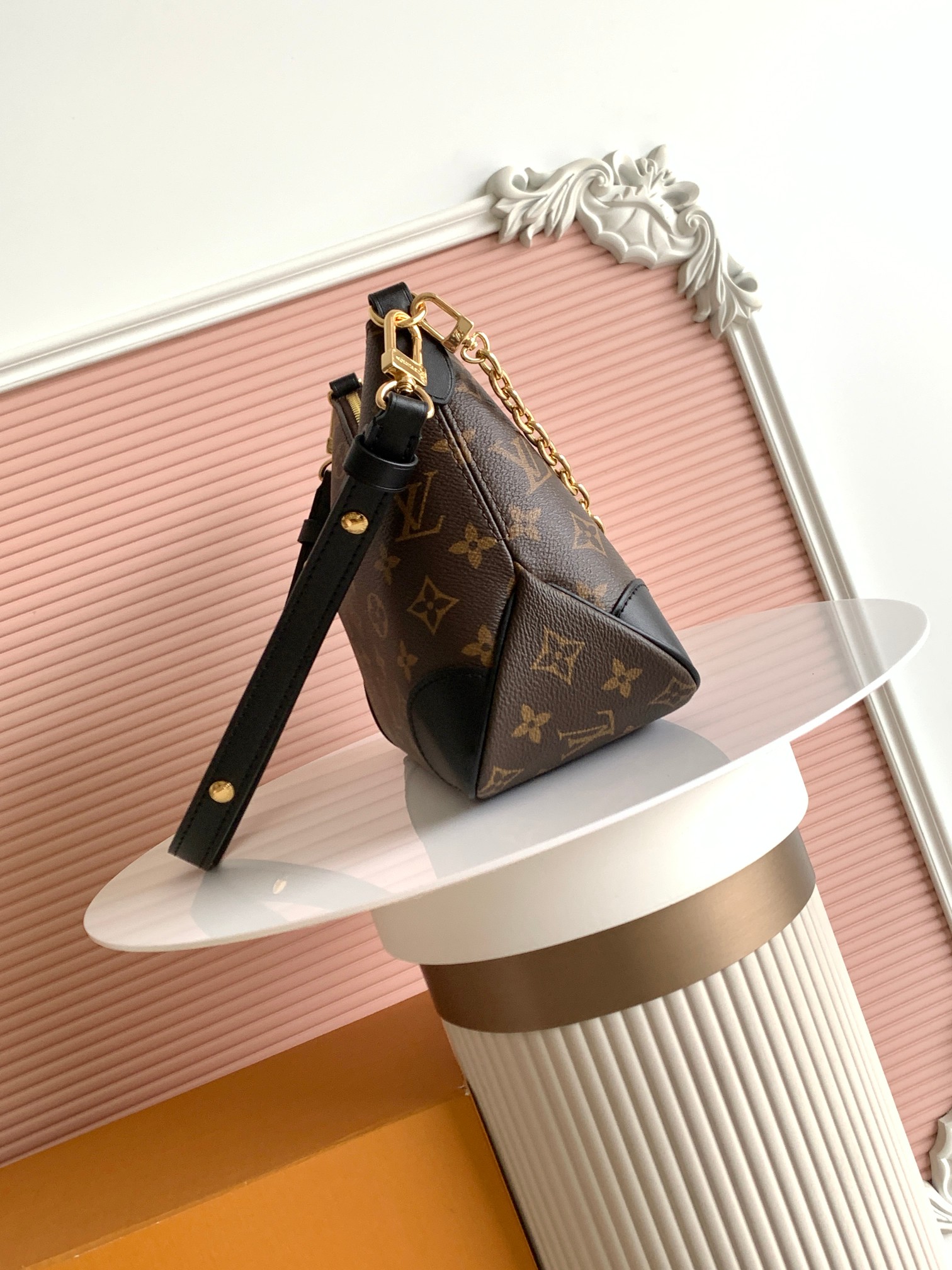 LV 高仿 Monogram 鏈條肩背包 黑色拼皮款｜歐美奢侈品精品推薦