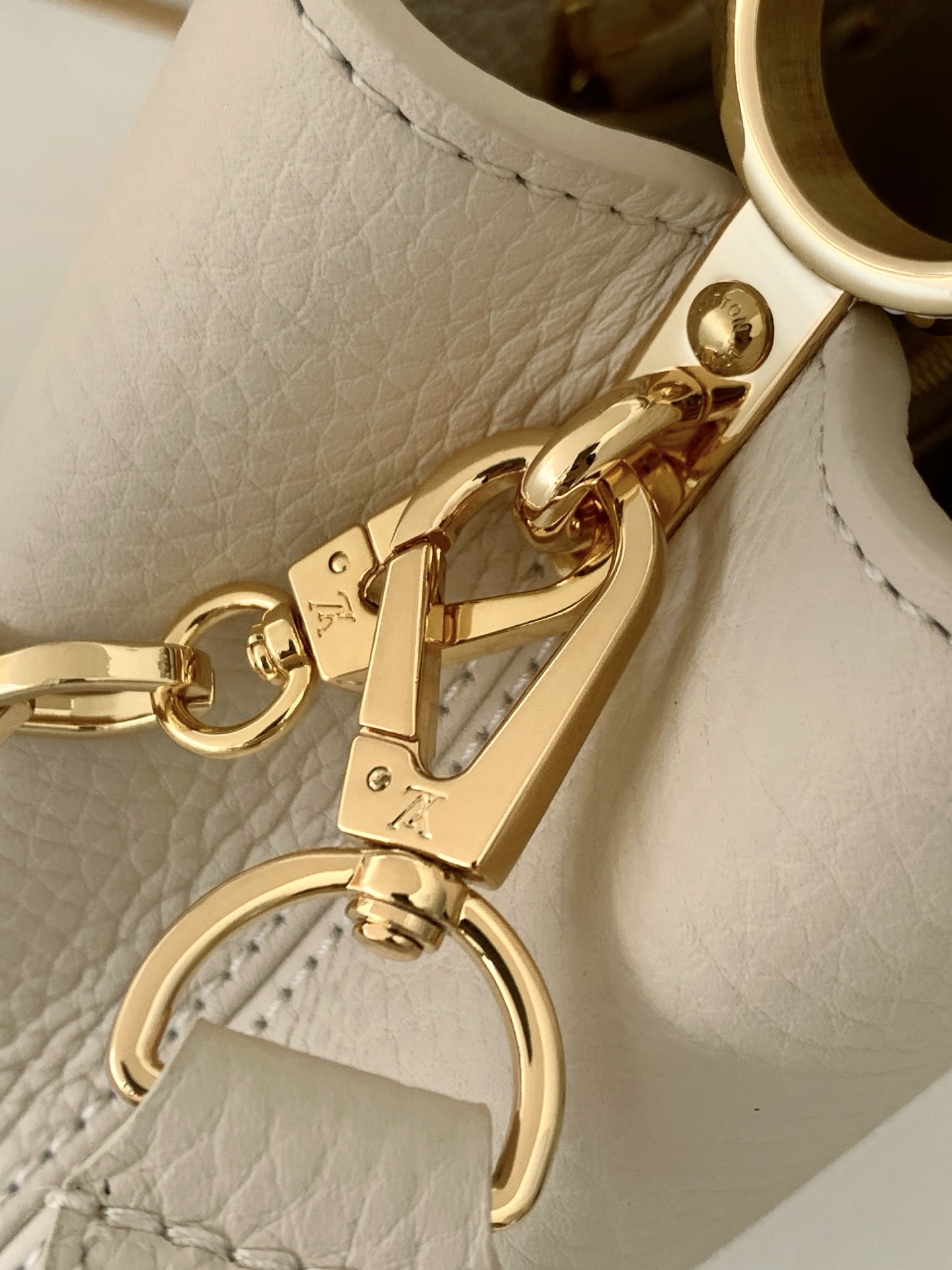 LV 一比一 白色手提包 金鏈條點綴 小巧百搭款｜歐美奢侈品精品推薦