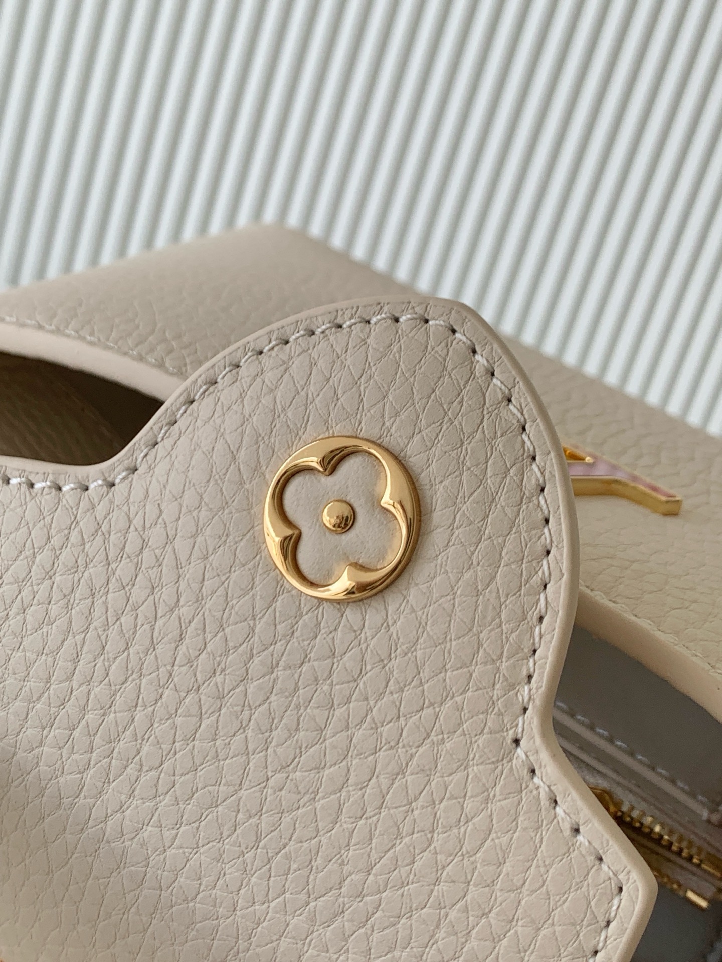 LV 一比一 白色手提包 金鏈條點綴 小巧百搭款｜歐美奢侈品精品推薦