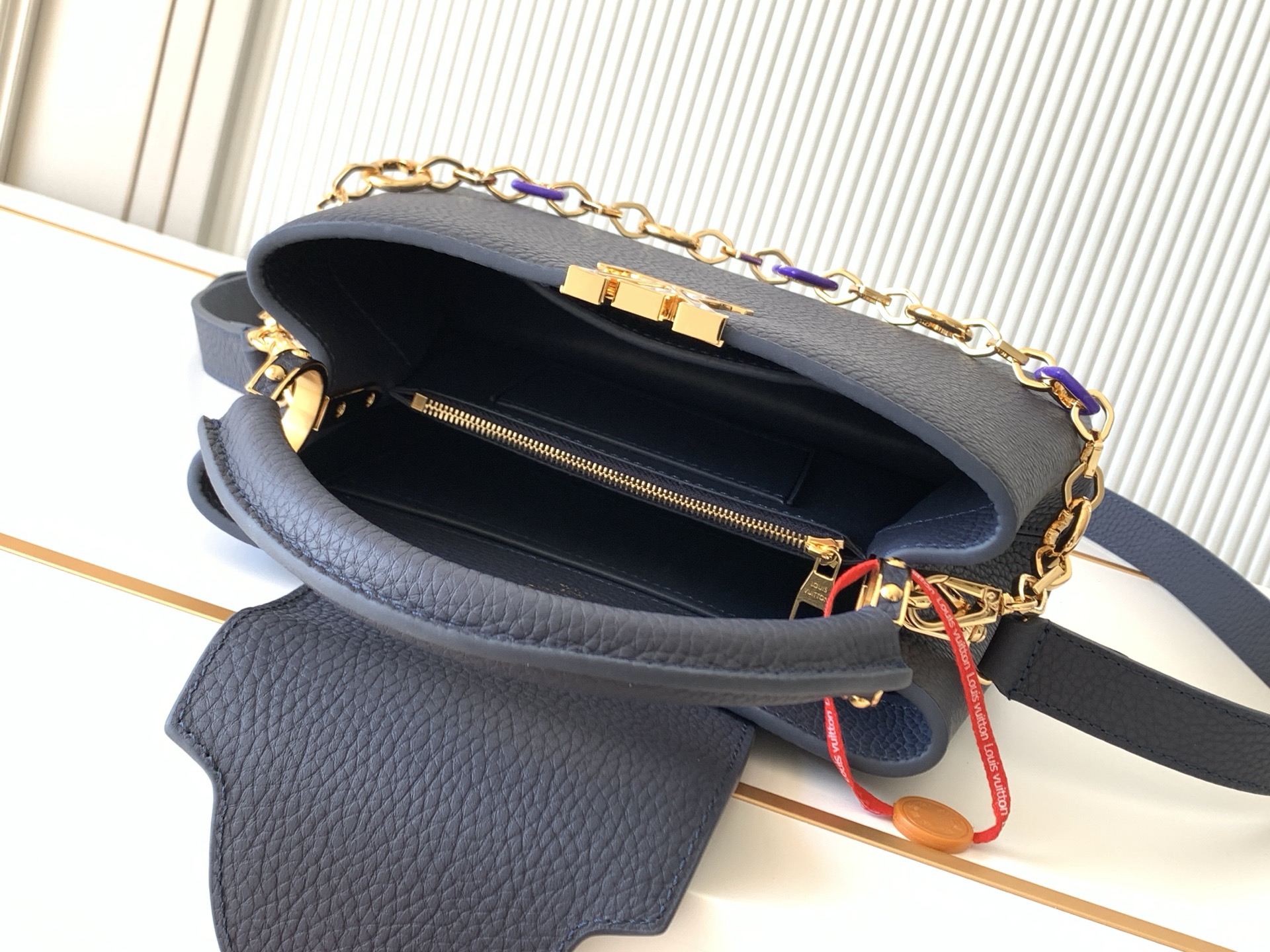 LV 原單 深藍色手提包 金鏈條裝飾 百搭小巧款｜歐美奢侈品精品推薦
