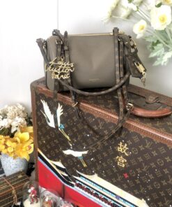 LV 高仿 灰色拼接相機包 Monogram肩帶 百搭款