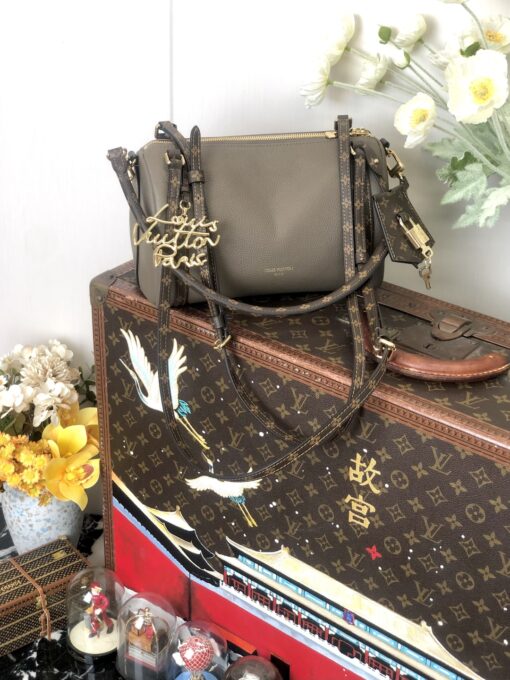 LV 高仿 灰色拼接相機包 Monogram肩帶 百搭款
